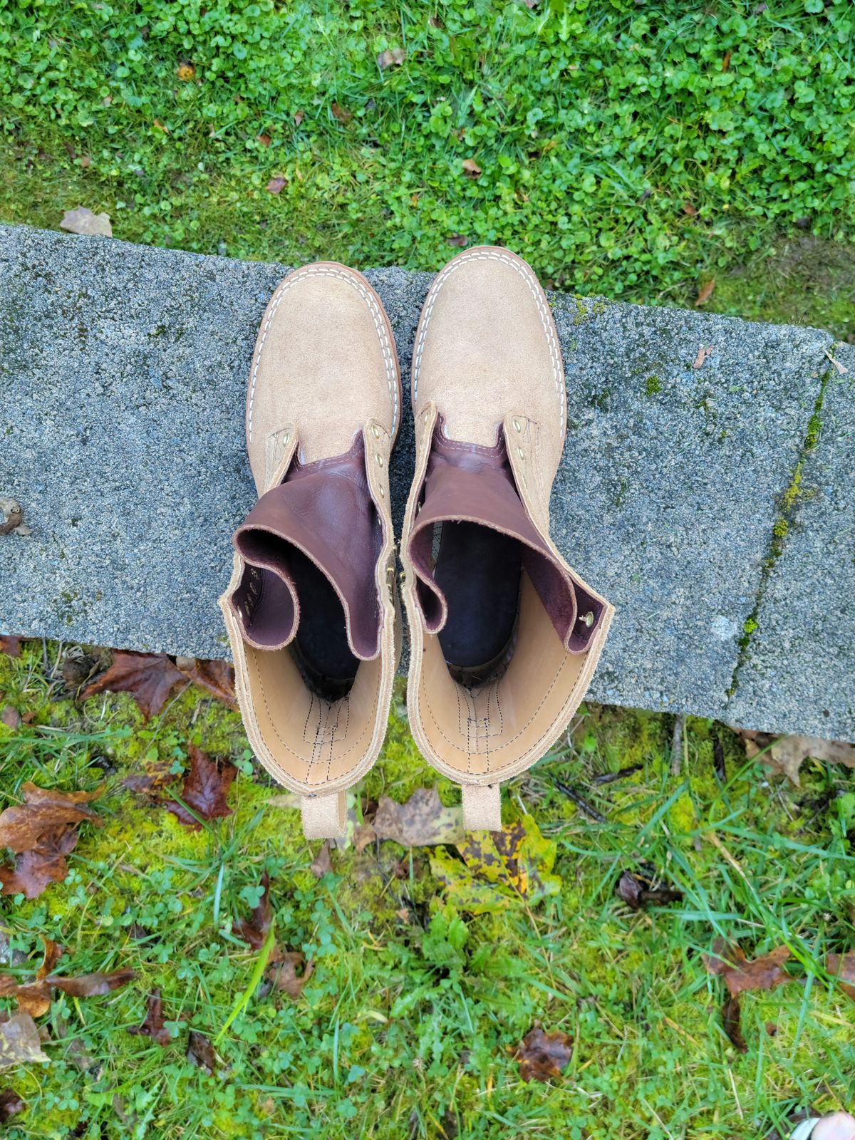 Photo by giraffchen on October 1, 2023 of the Nicks DomePro in Seidel 1964 Tan Roughout.