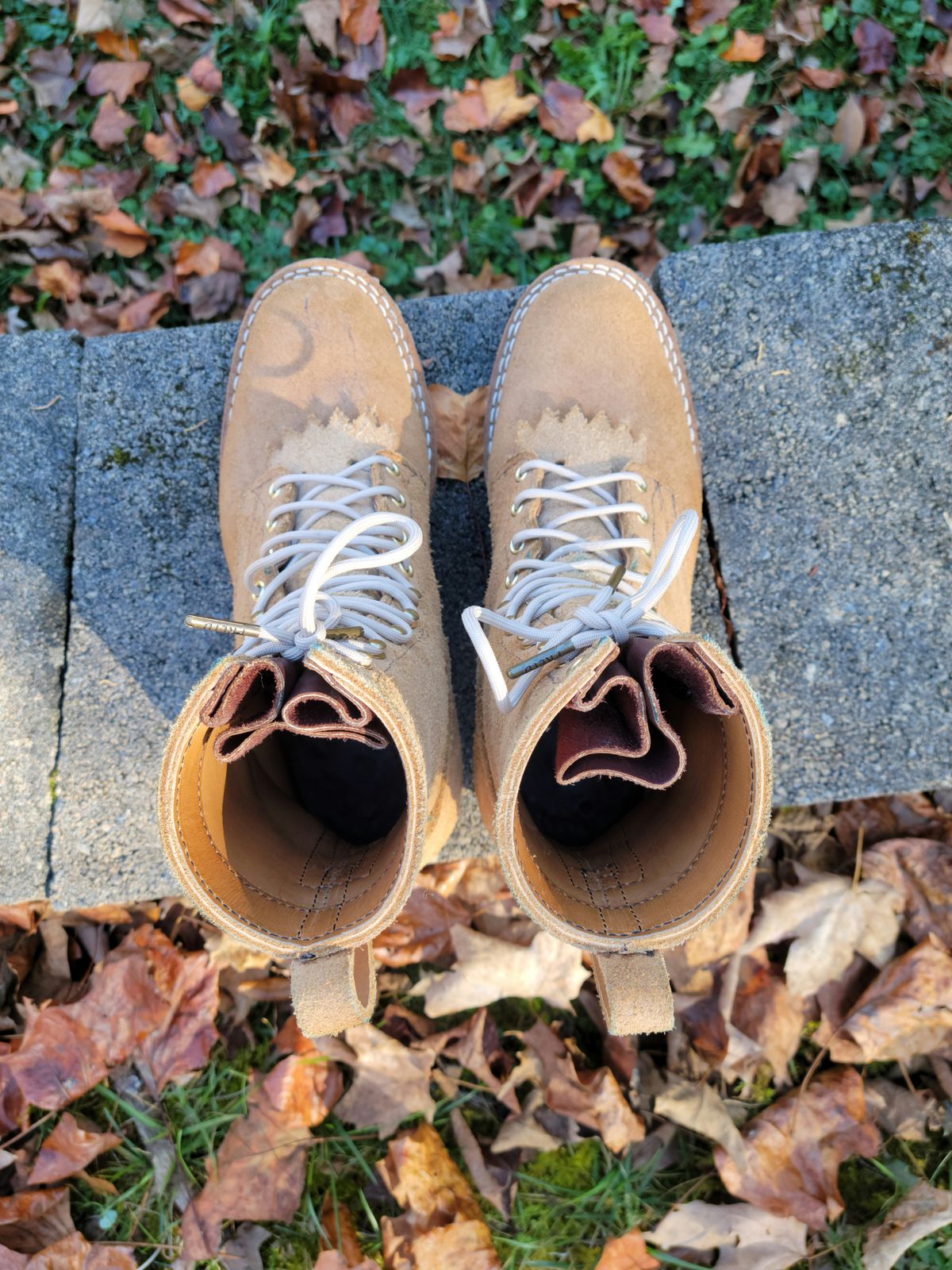 Photo by giraffchen on November 4, 2023 of the Nicks DomePro in Seidel 1964 Tan Roughout.