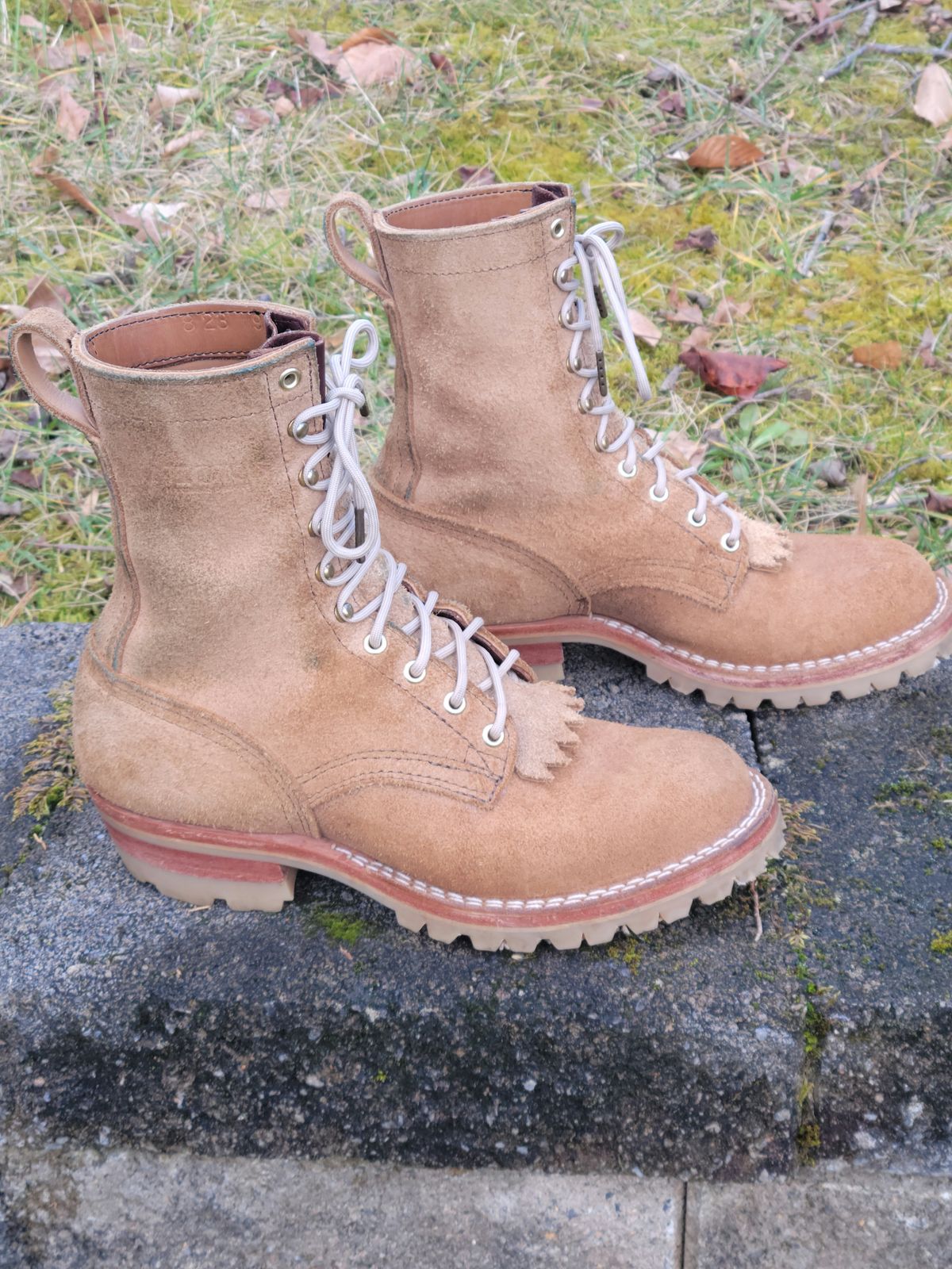Photo by giraffchen on December 5, 2023 of the Nicks DomePro in Seidel 1964 Tan Roughout.