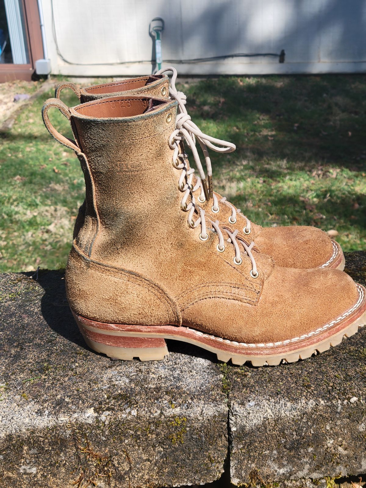 Photo by giraffchen on March 3, 2024 of the Nicks DomePro in Seidel 1964 Tan Roughout.