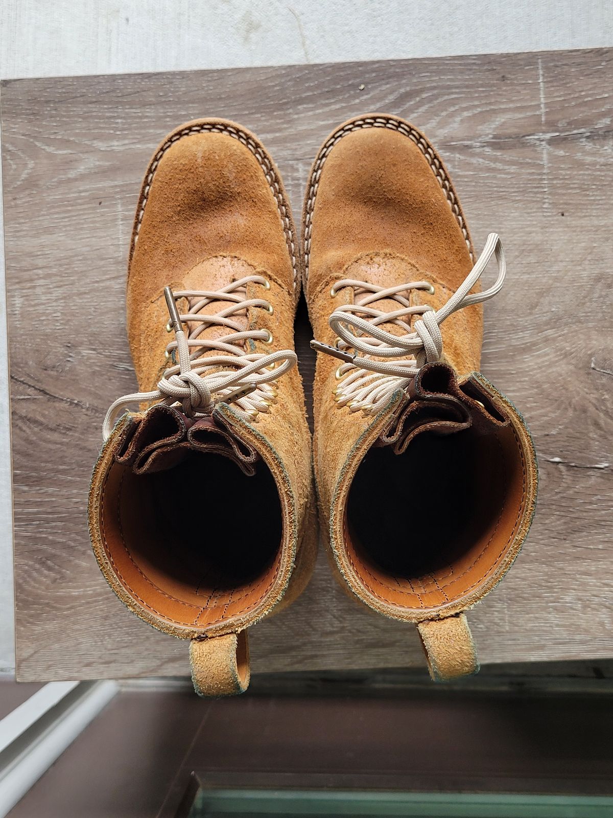 Photo by giraffchen on April 5, 2024 of the Nicks DomePro in Seidel 1964 Tan Roughout.