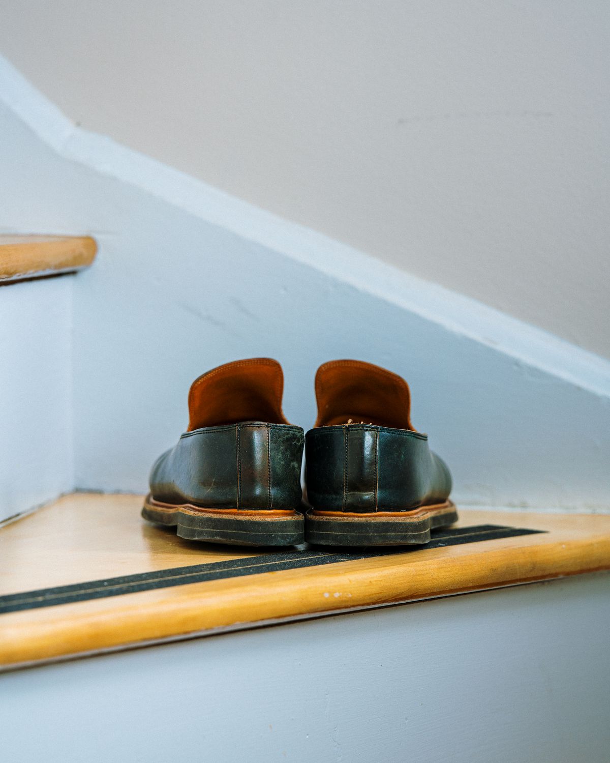 Photo by amvoith on March 4, 2023 of the Viberg Slipper in Horween Black Scuffed Shell Cordovan.