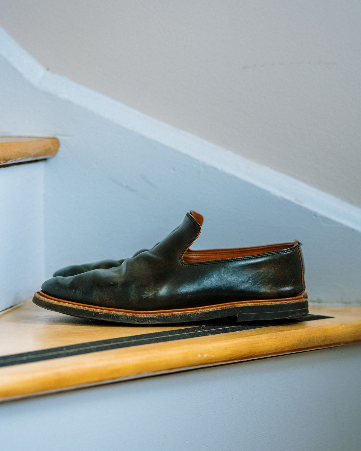 Photo by amvoith on March 4, 2023 of the Viberg Slipper in Horween Black Scuffed Shell Cordovan.