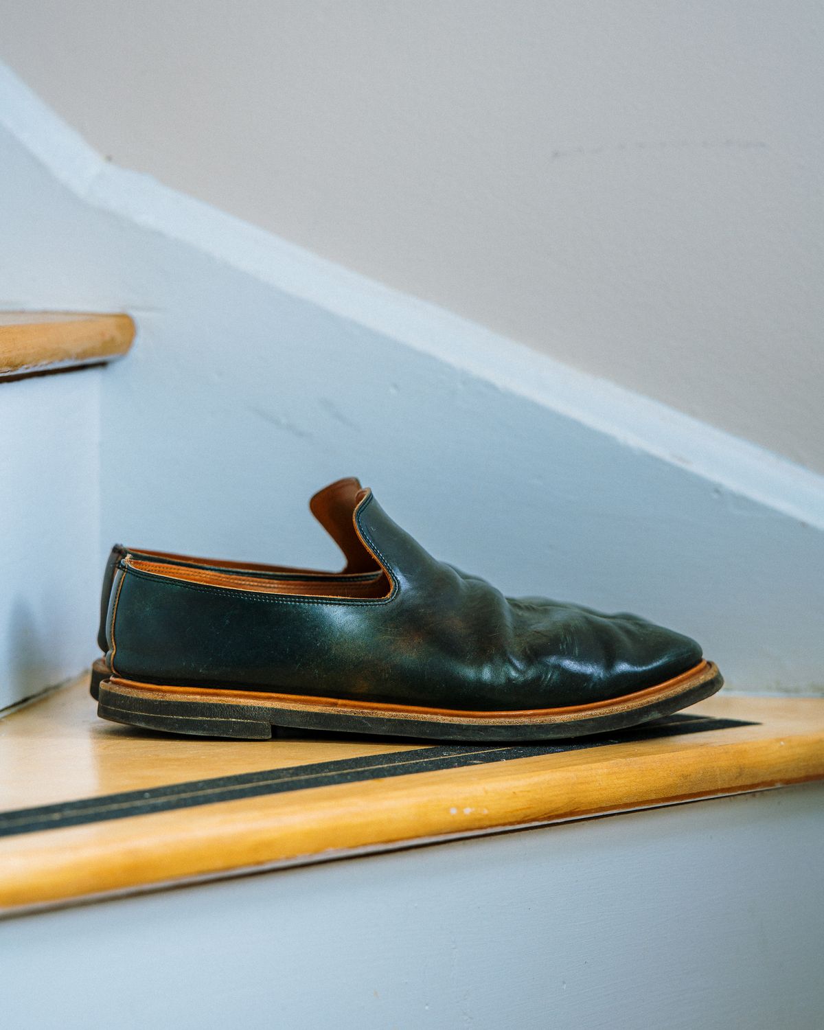 Photo by amvoith on March 4, 2023 of the Viberg Slipper in Horween Black Scuffed Shell Cordovan.