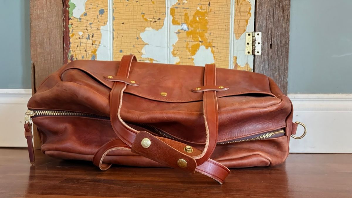 Photo by amvoith on October 2, 2025 of the Homestead Brand Standard Duffle No. 2004 in USA Tanned Full Grain 6-8oz Leather.