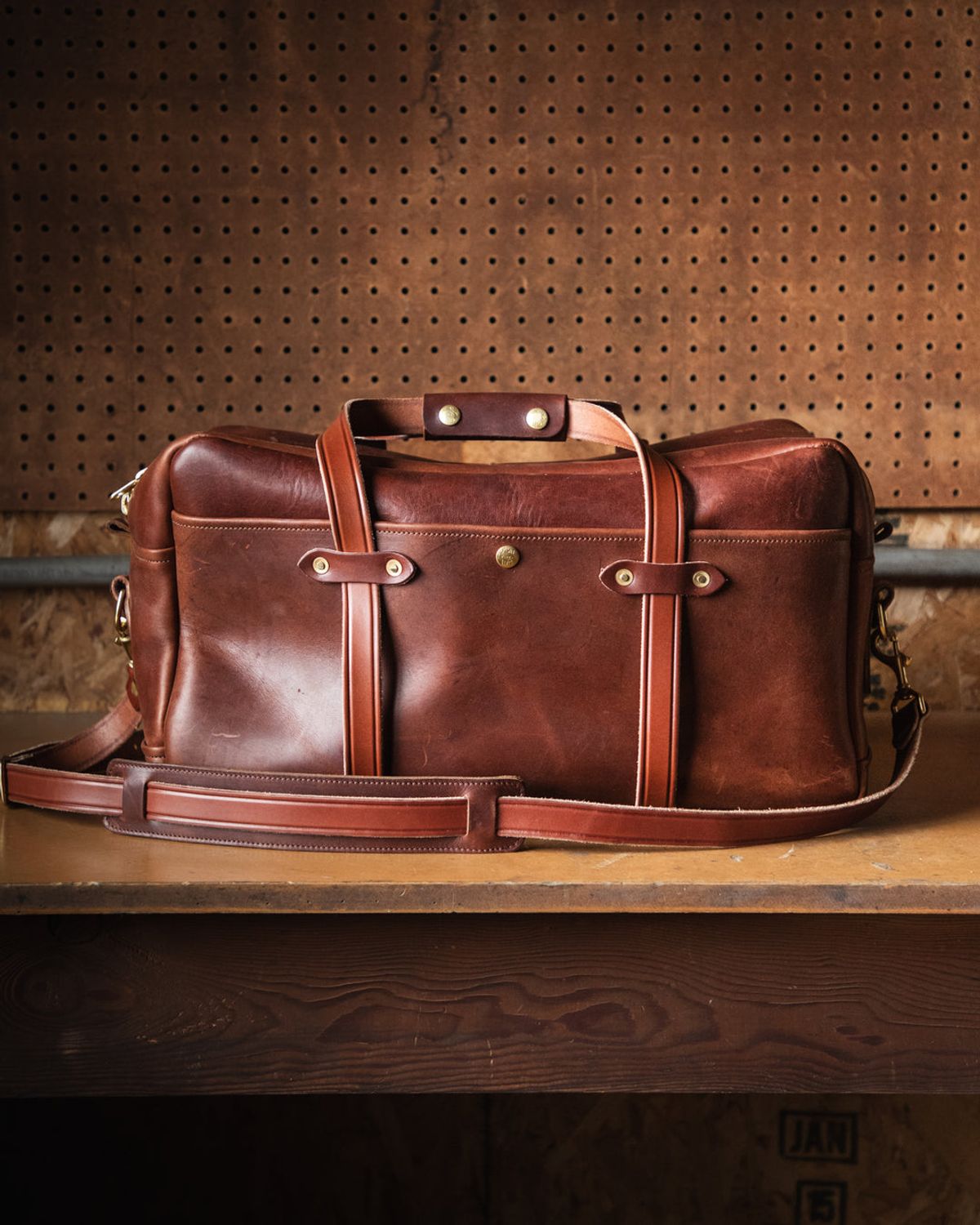 Photo by amvoith on October 2, 2025 of the Homestead Brand Standard Duffle No. 2004 in USA Tanned Full Grain 6-8oz Leather.