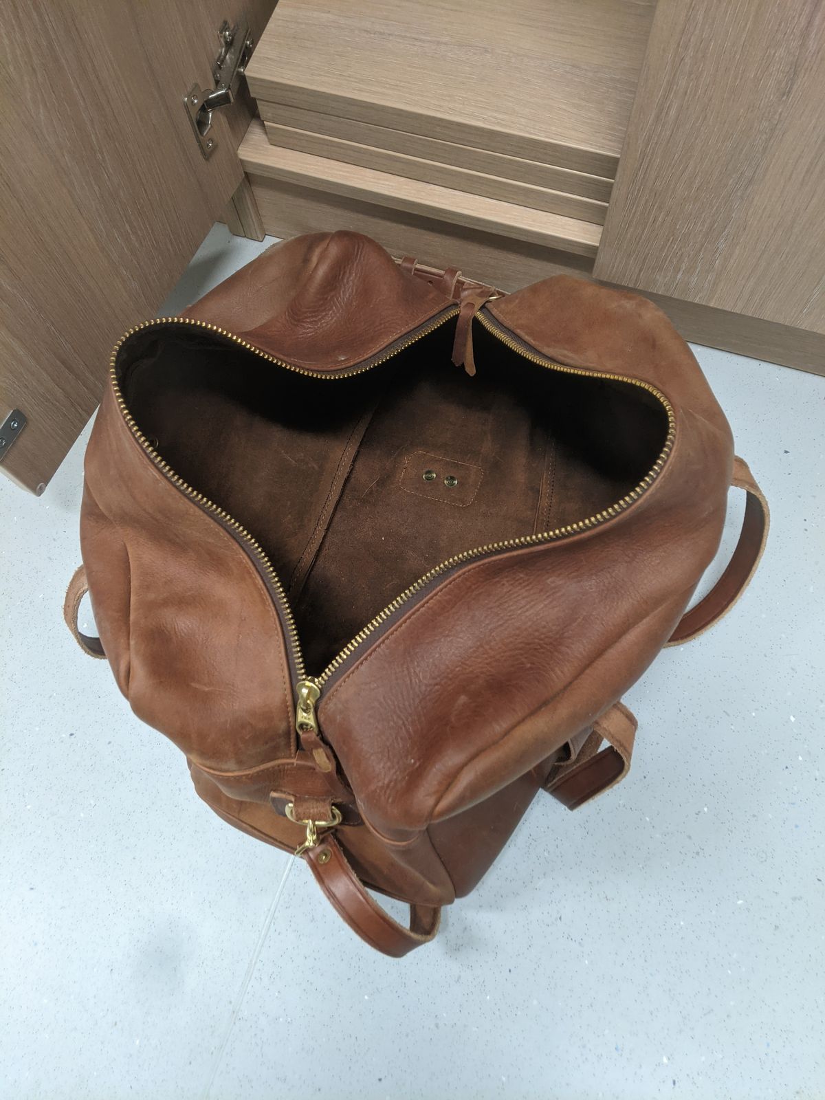 Photo by amvoith on December 1, 2025 of the Homestead Brand Standard Duffle No. 2004 in USA Tanned Full Grain 6-8oz Leather.