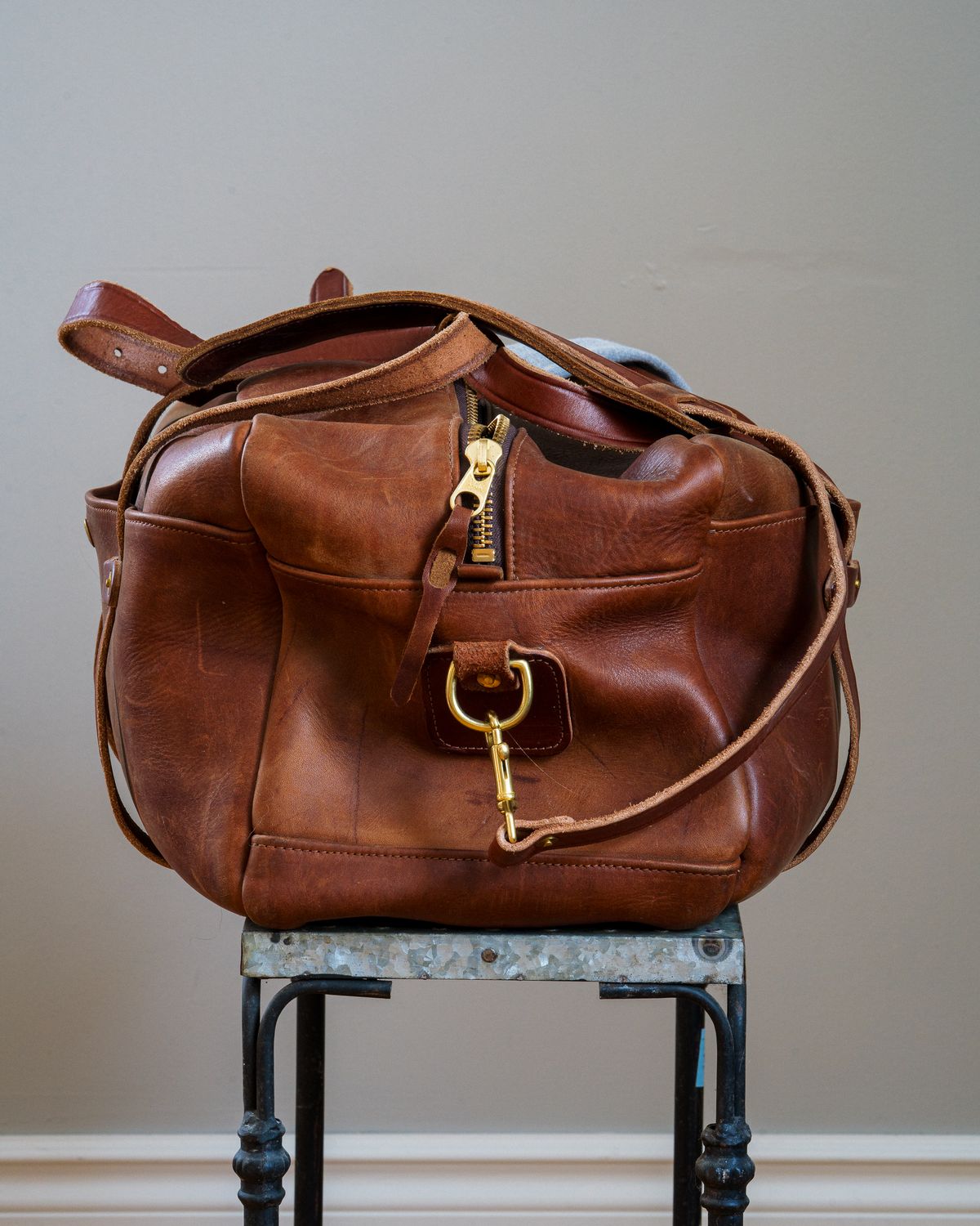 Photo by amvoith on January 3, 2026 of the Homestead Brand Standard Duffle No. 2004 in USA Tanned Full Grain 6-8oz Leather.
