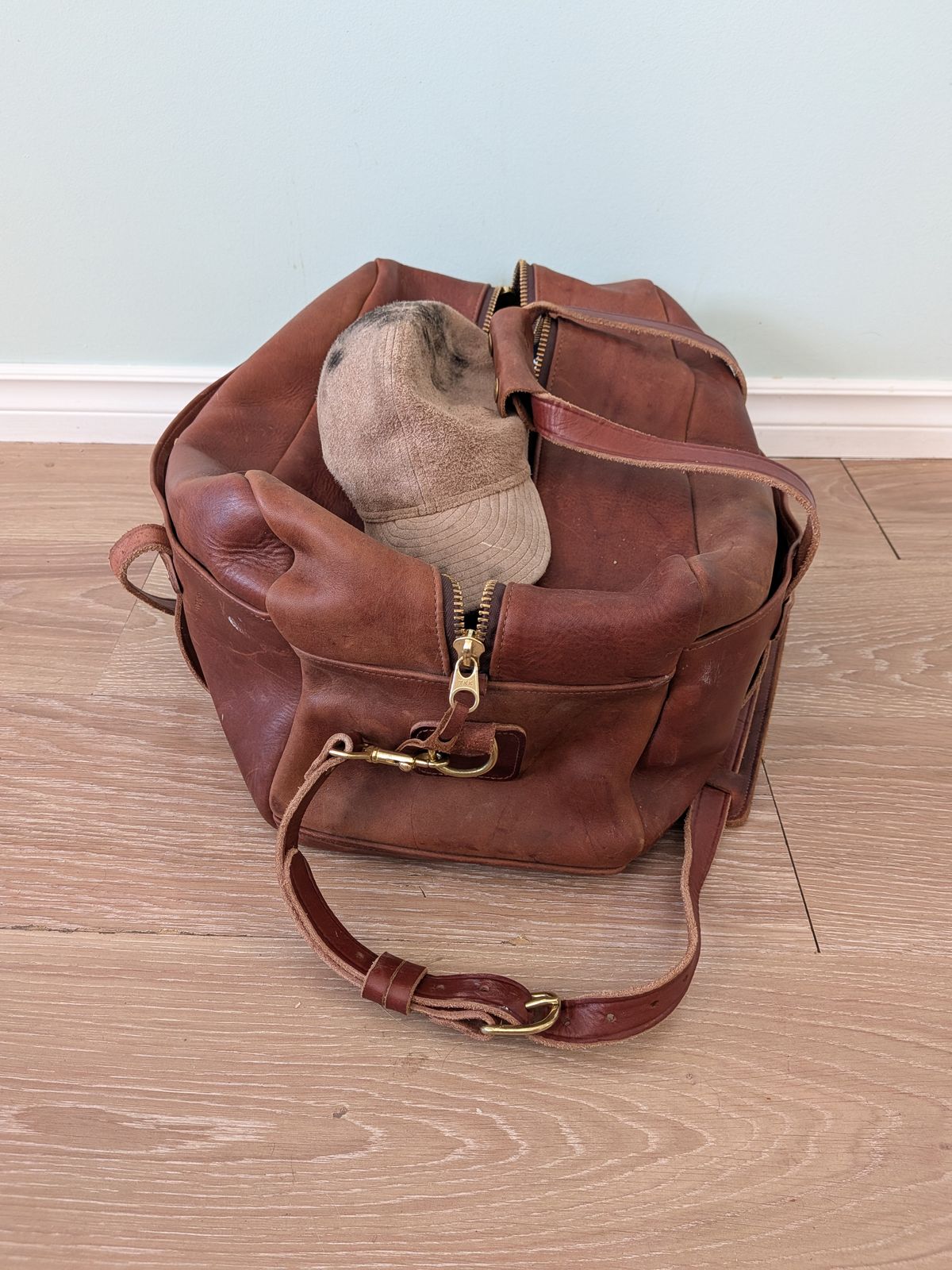 Photo by amvoith on February 1, 2026 of the Homestead Brand Standard Duffle No. 2004 in USA Tanned Full Grain 6-8oz Leather.