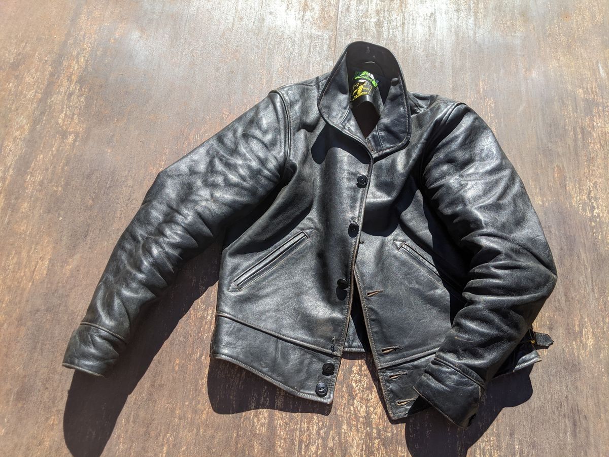 Photo by amvoith on October 12, 2025 of the Himel Bros. Excelsior in Shinki Black Pigment Horsehide.