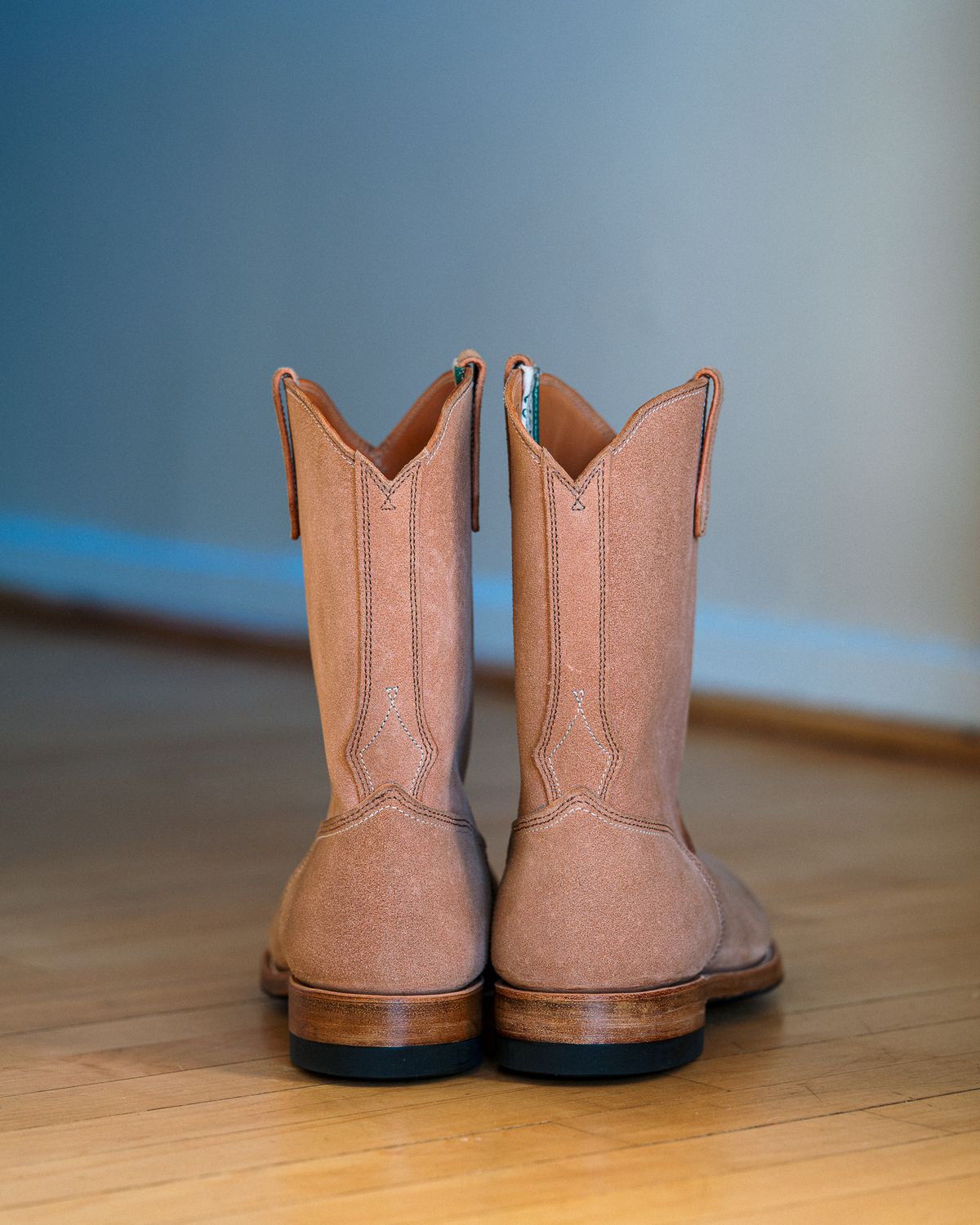 Photo by amvoith on October 2, 2024 of the Unsung Jim Casy in Wickett & Craig Natural Latigo Roughout.