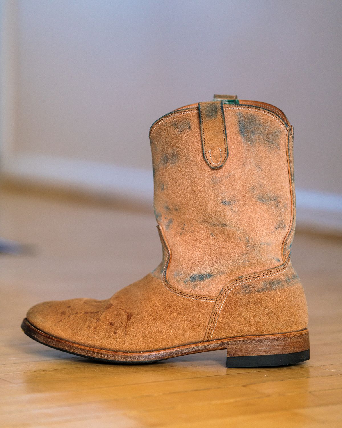 Photo by amvoith on December 2, 2024 of the Unsung Jim Casy in Wickett & Craig Natural Latigo Roughout.