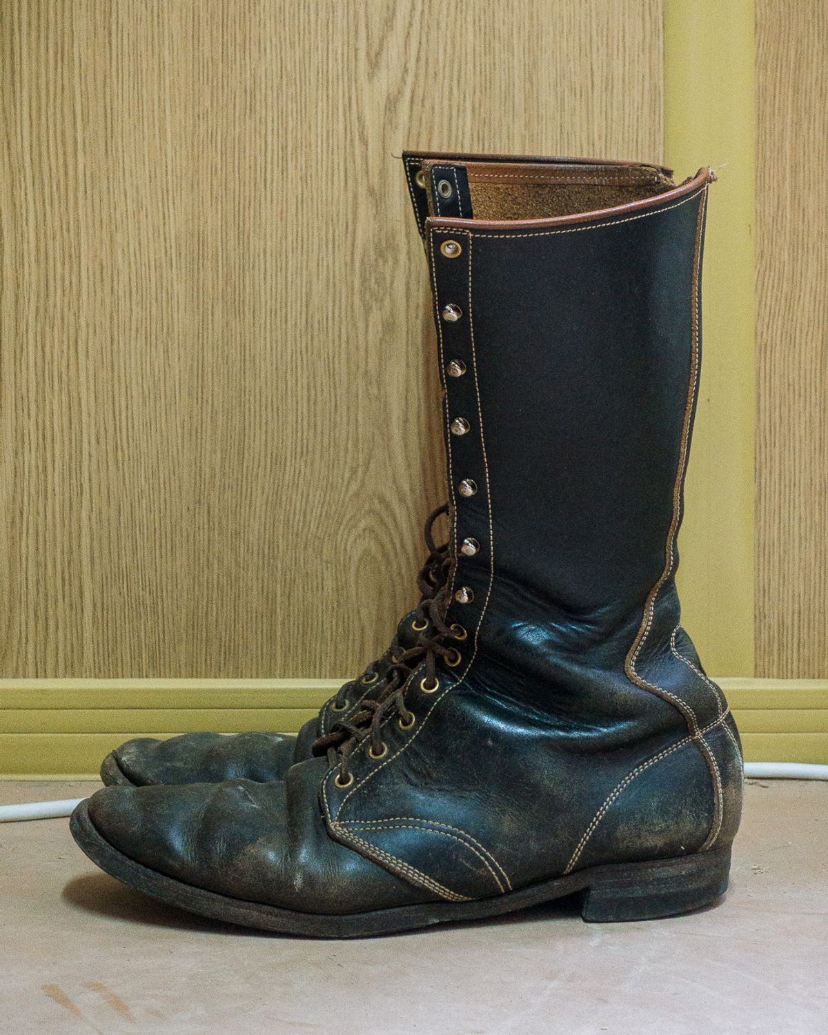 Photo by amvoith on October 5, 2025 of the Clinch Hi-Liner in Wickett & Craig Black-Overdyed Latigo.