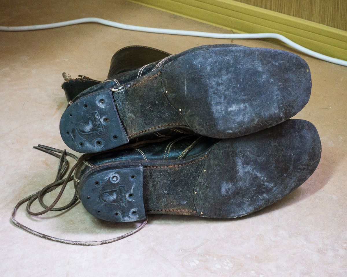 Photo by amvoith on October 5, 2025 of the Clinch Hi-Liner in Wickett & Craig Black-Overdyed Latigo.