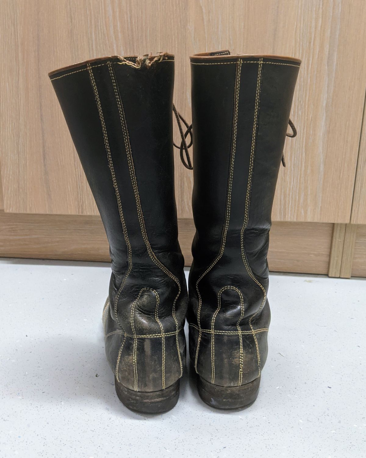 Photo by amvoith on November 1, 2025 of the Clinch Hi-Liner in Wickett & Craig Black-Overdyed Latigo.