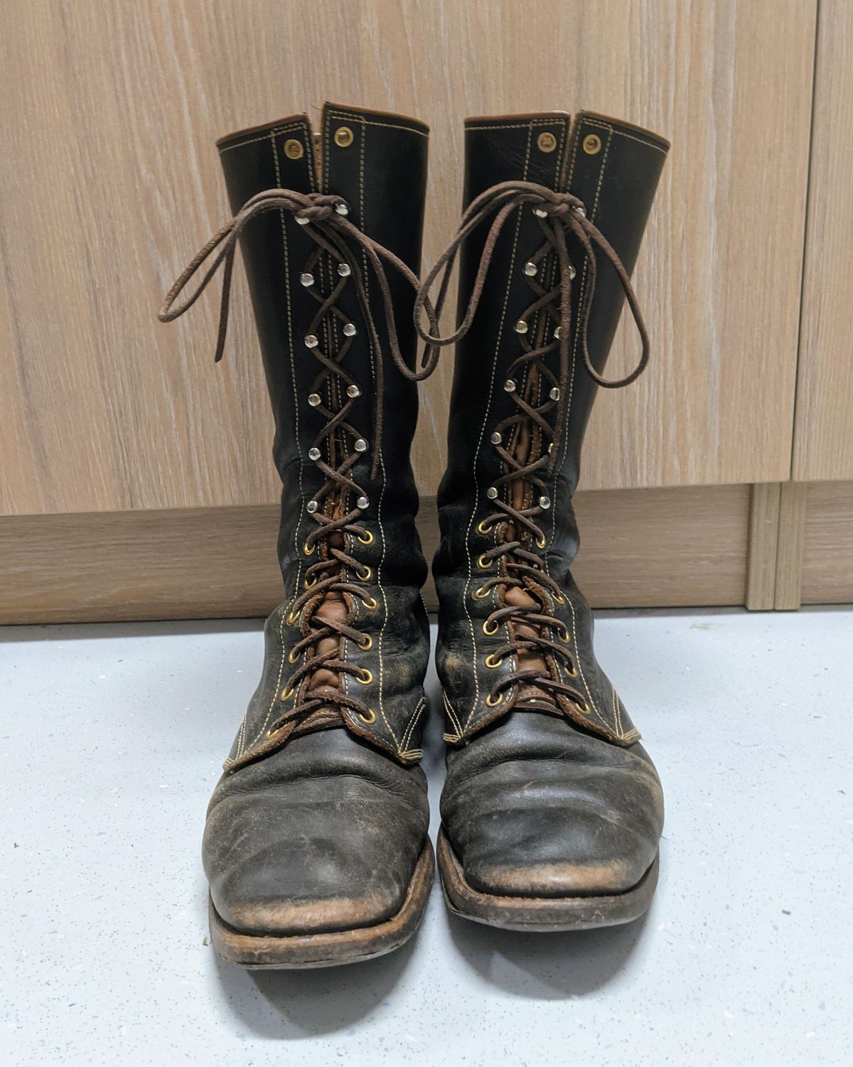 Photo by amvoith on November 1, 2025 of the Clinch Hi-Liner in Wickett & Craig Black-Overdyed Latigo.