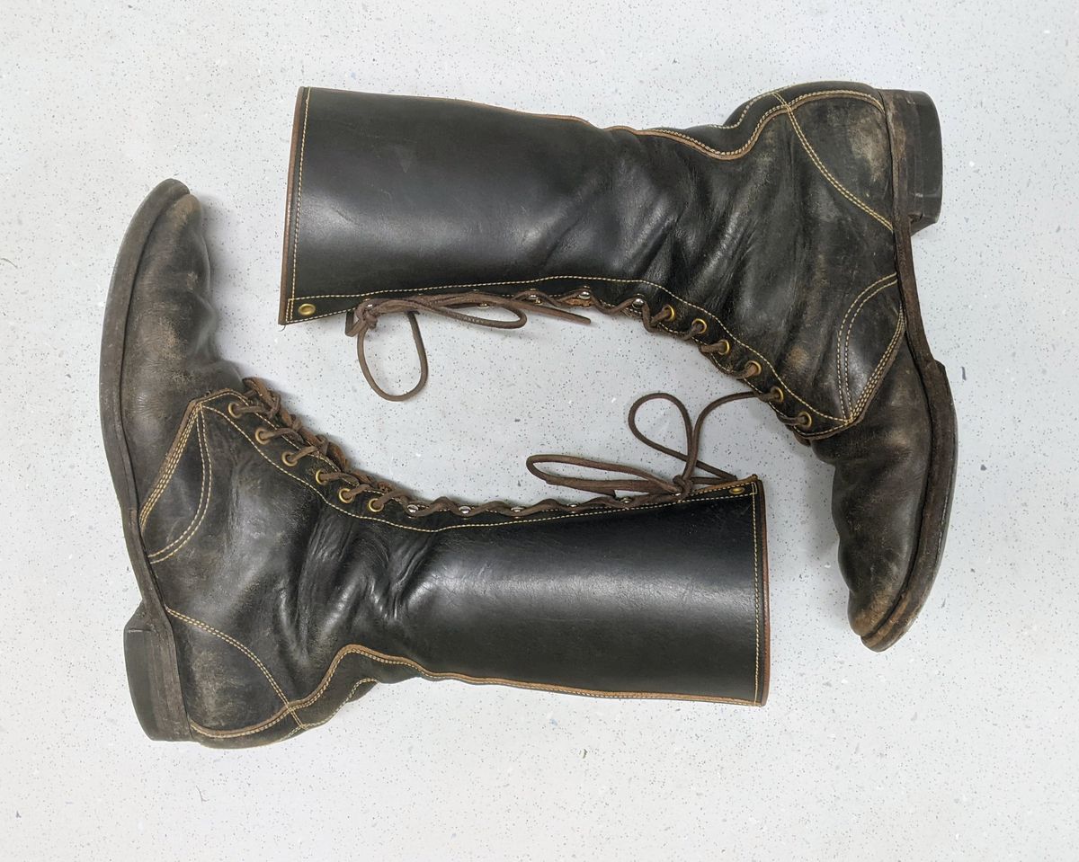 Photo by amvoith on November 1, 2025 of the Clinch Hi-Liner in Wickett & Craig Black-Overdyed Latigo.