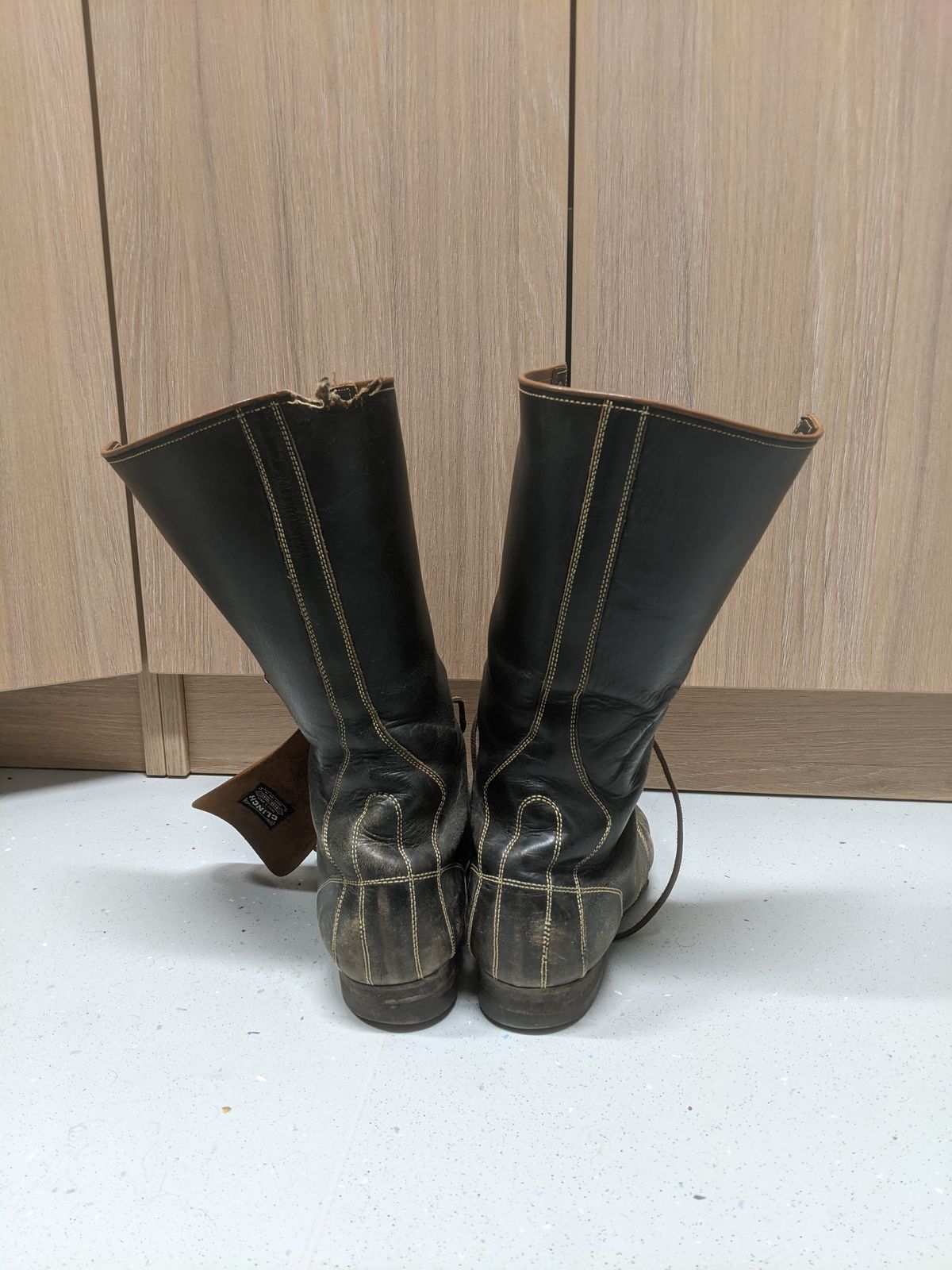 Photo by amvoith on November 29, 2025 of the Clinch Hi-Liner in Wickett & Craig Black-Overdyed Latigo.