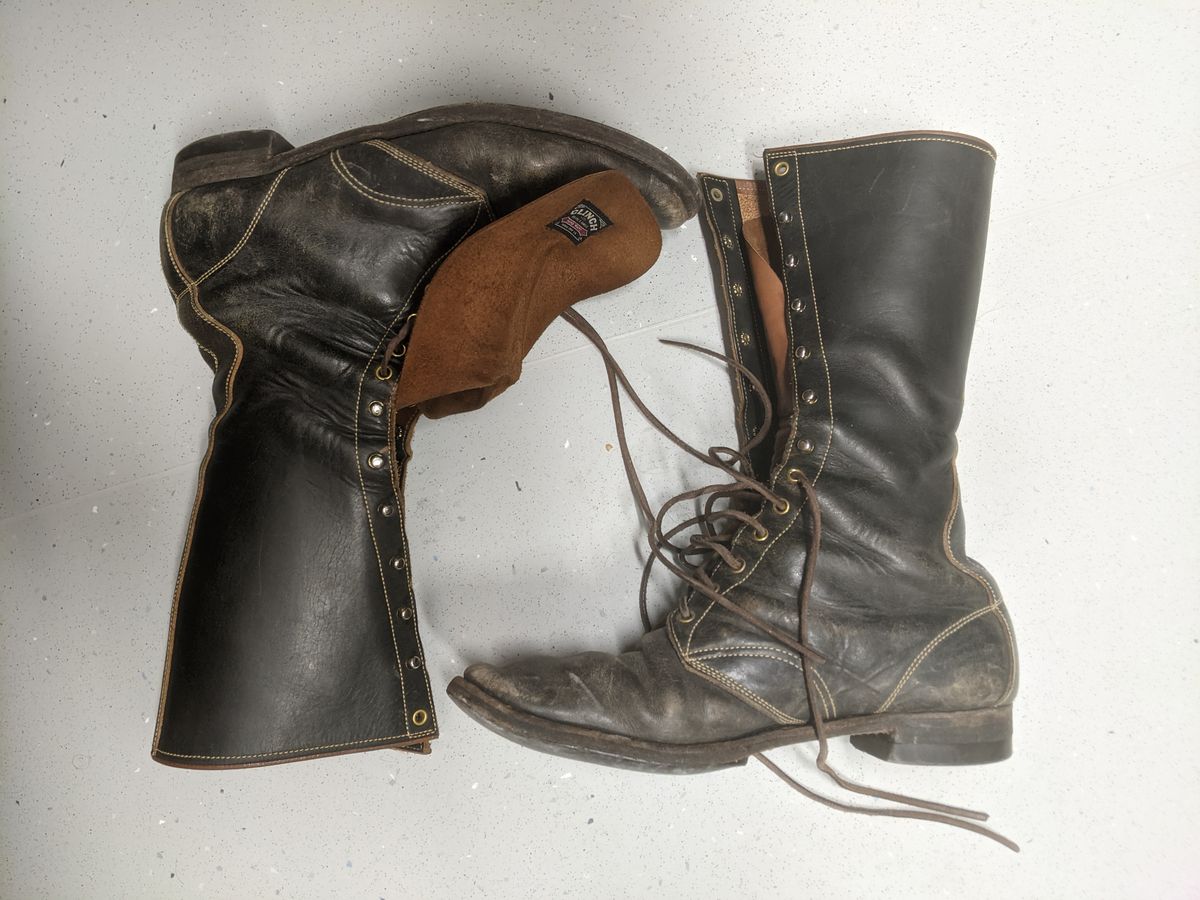 Photo by amvoith on November 29, 2025 of the Clinch Hi-Liner in Wickett & Craig Black-Overdyed Latigo.