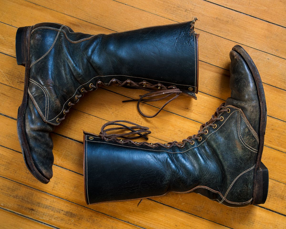 Photo by amvoith on January 3, 2026 of the Clinch Hi-Liner in Wickett & Craig Black-Overdyed Latigo.