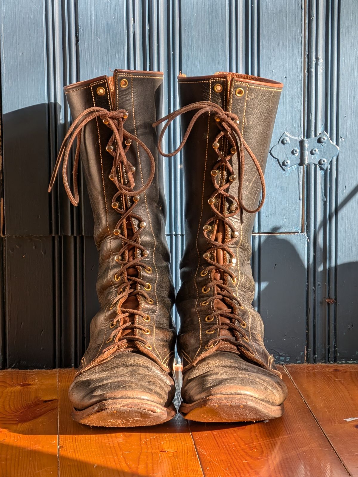 Photo by amvoith on March 1, 2026 of the Clinch Hi-Liner in Wickett & Craig Black-Overdyed Latigo.