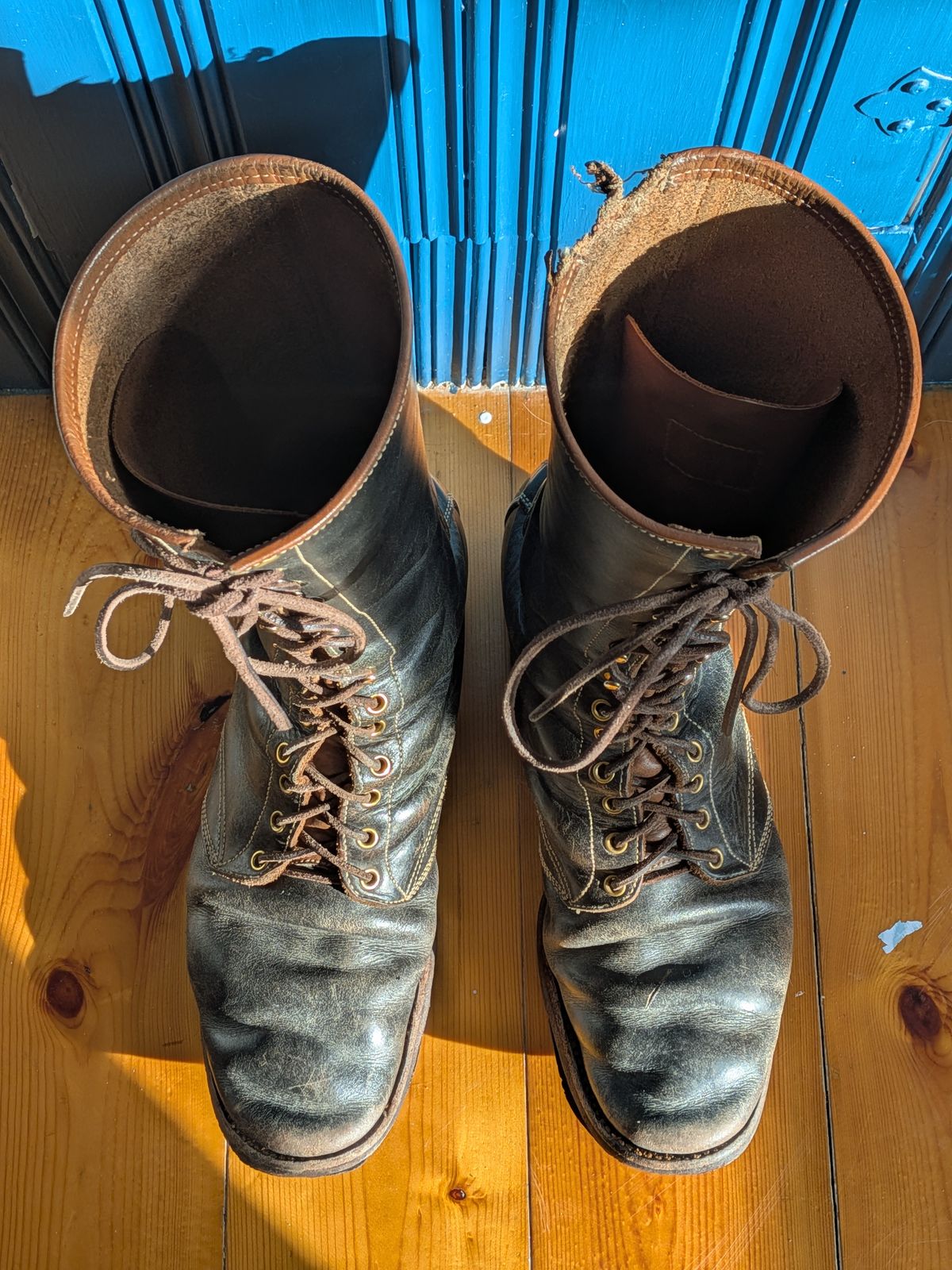 Photo by amvoith on March 1, 2026 of the Clinch Hi-Liner in Wickett & Craig Black-Overdyed Latigo.