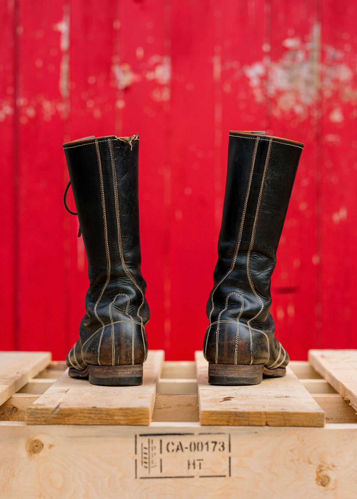 Photo by amvoith on April 4, 2026 of the Clinch Hi-Liner in Wickett & Craig Black-Overdyed Latigo.