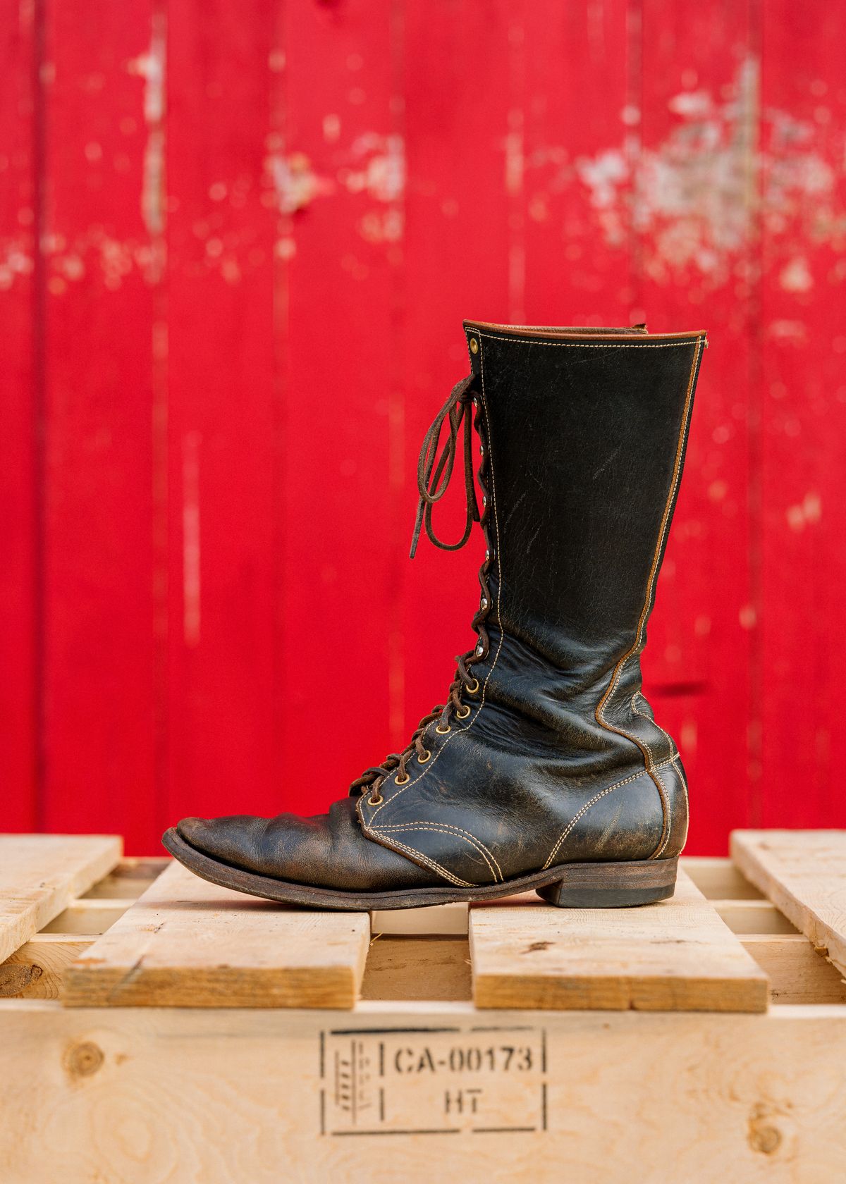 Photo by amvoith on April 4, 2026 of the Clinch Hi-Liner in Wickett & Craig Black-Overdyed Latigo.