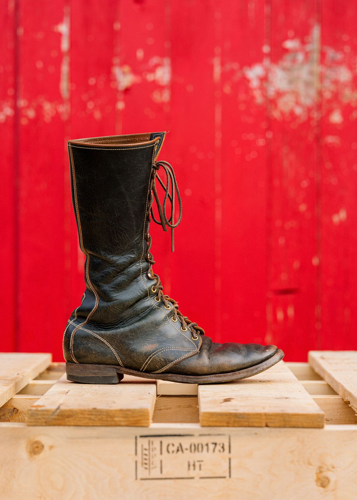 Photo by amvoith on April 4, 2026 of the Clinch Hi-Liner in Wickett & Craig Black-Overdyed Latigo.