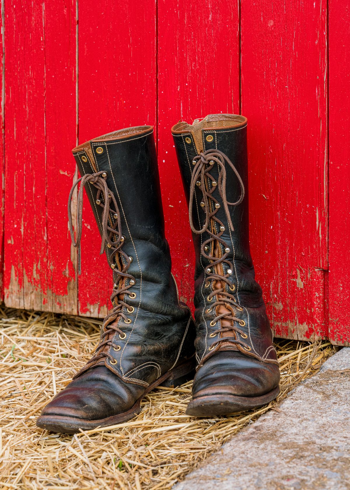 Photo by amvoith on April 4, 2026 of the Clinch Hi-Liner in Wickett & Craig Black-Overdyed Latigo.