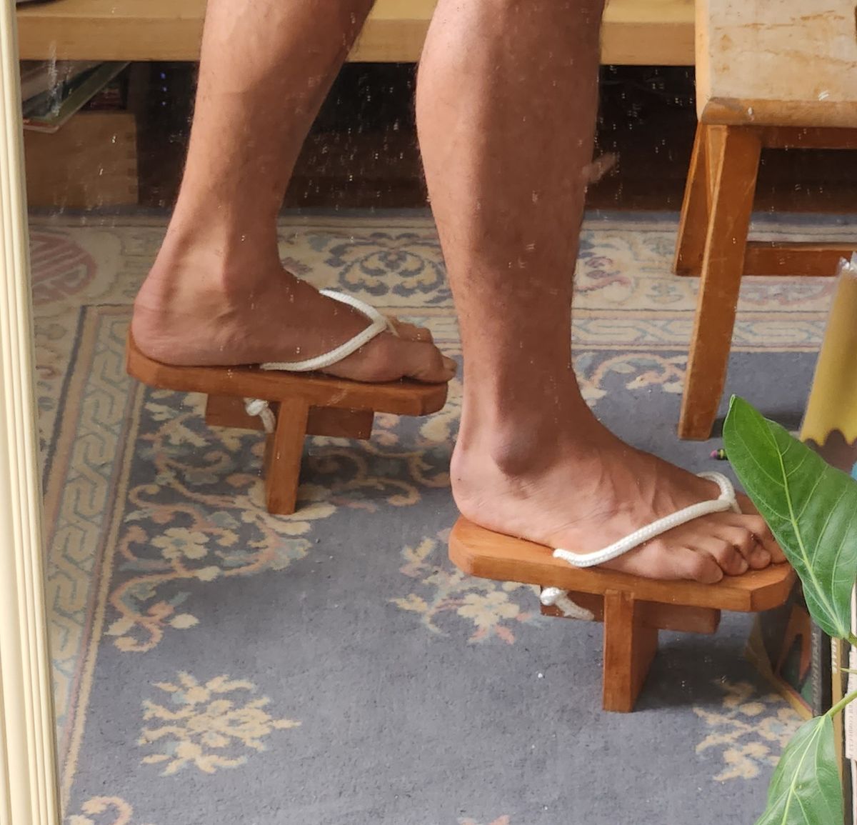 Photo by Blmader on April 3, 2026 of the Cogasaji Ippon-ba Geta in Meranti Wood (Non-leather).