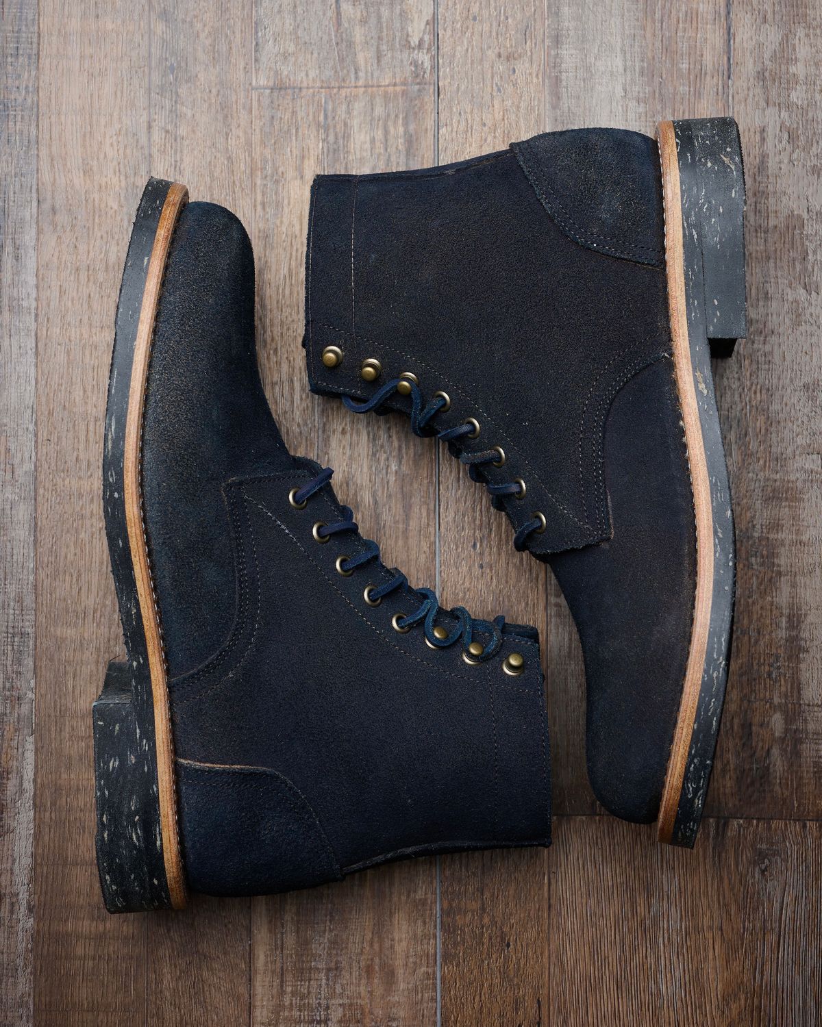 Photo by Brian_Lee on October 1, 2023 of the Oak Street Bootmakers Trench Boot in Horween Natural Indigo Chromexcel Roughout.
