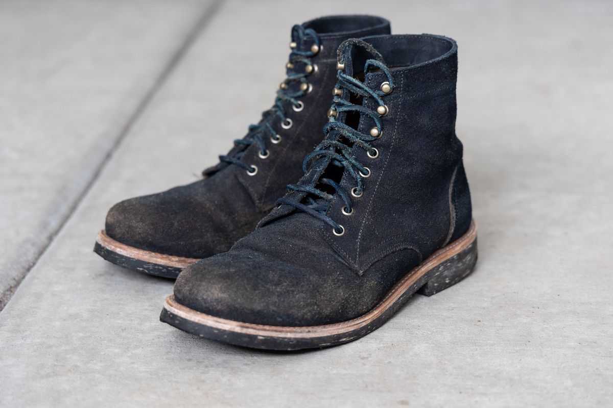 Photo by Brian_Lee on November 5, 2023 of the Oak Street Bootmakers Trench Boot in Horween Natural Indigo Chromexcel Roughout.