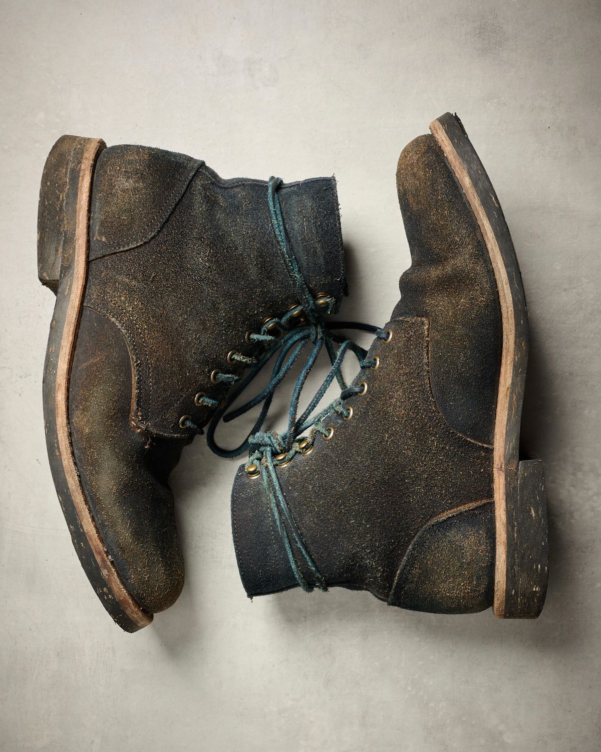 Photo by Brian_Lee on December 3, 2023 of the Oak Street Bootmakers Trench Boot in Horween Natural Indigo Chromexcel Roughout.