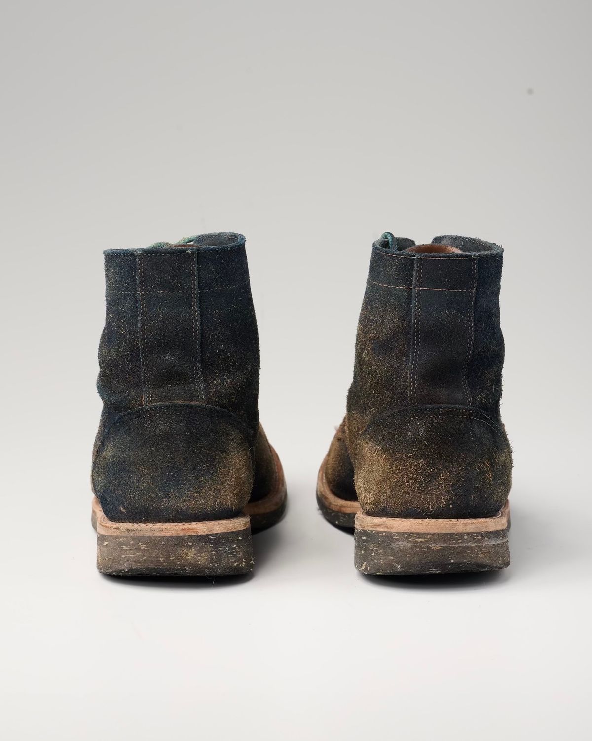 Photo by Brian_Lee on January 5, 2024 of the Oak Street Bootmakers Trench Boot in Horween Natural Indigo Chromexcel Roughout.