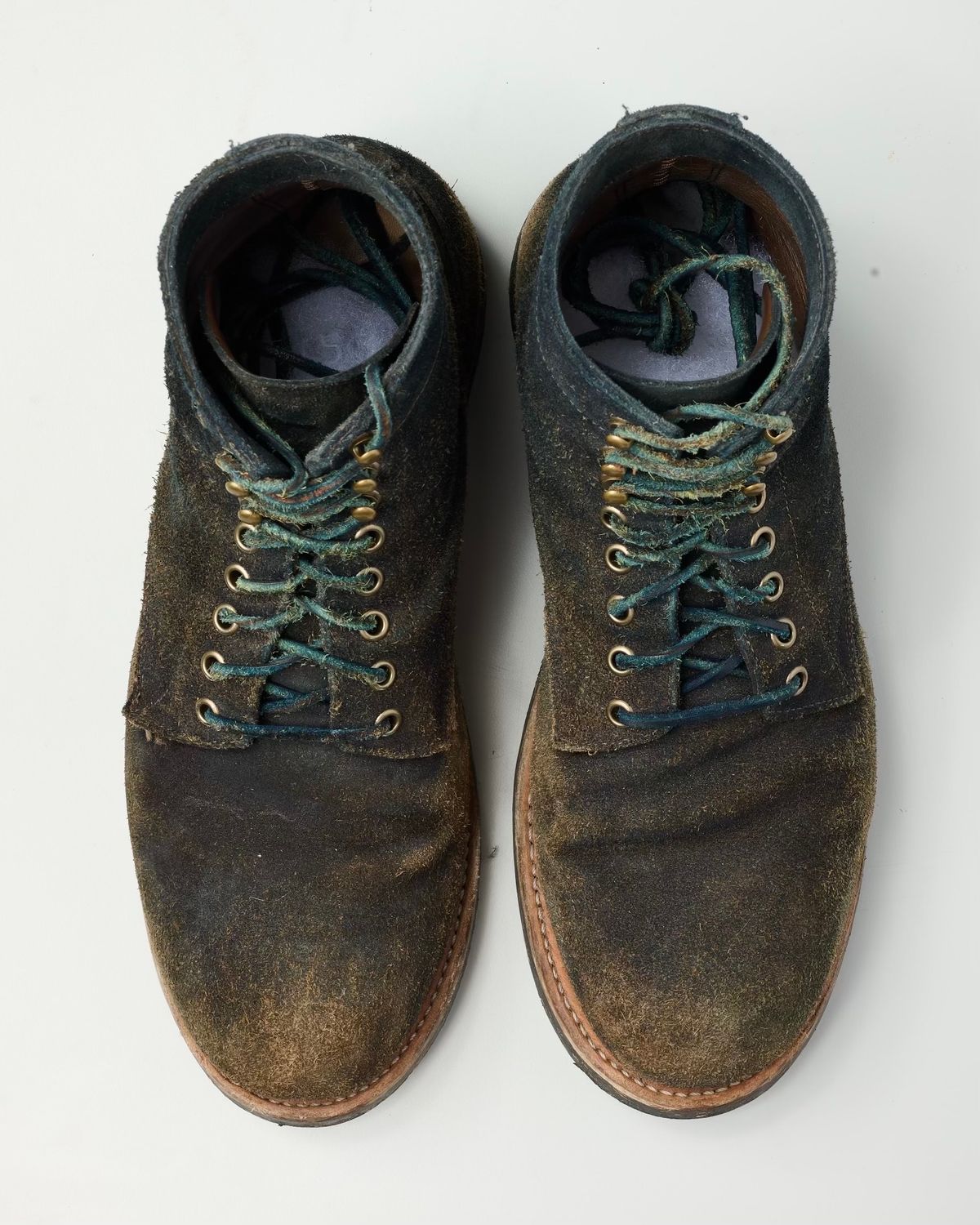 Photo by Brian_Lee on January 5, 2024 of the Oak Street Bootmakers Trench Boot in Horween Natural Indigo Chromexcel Roughout.