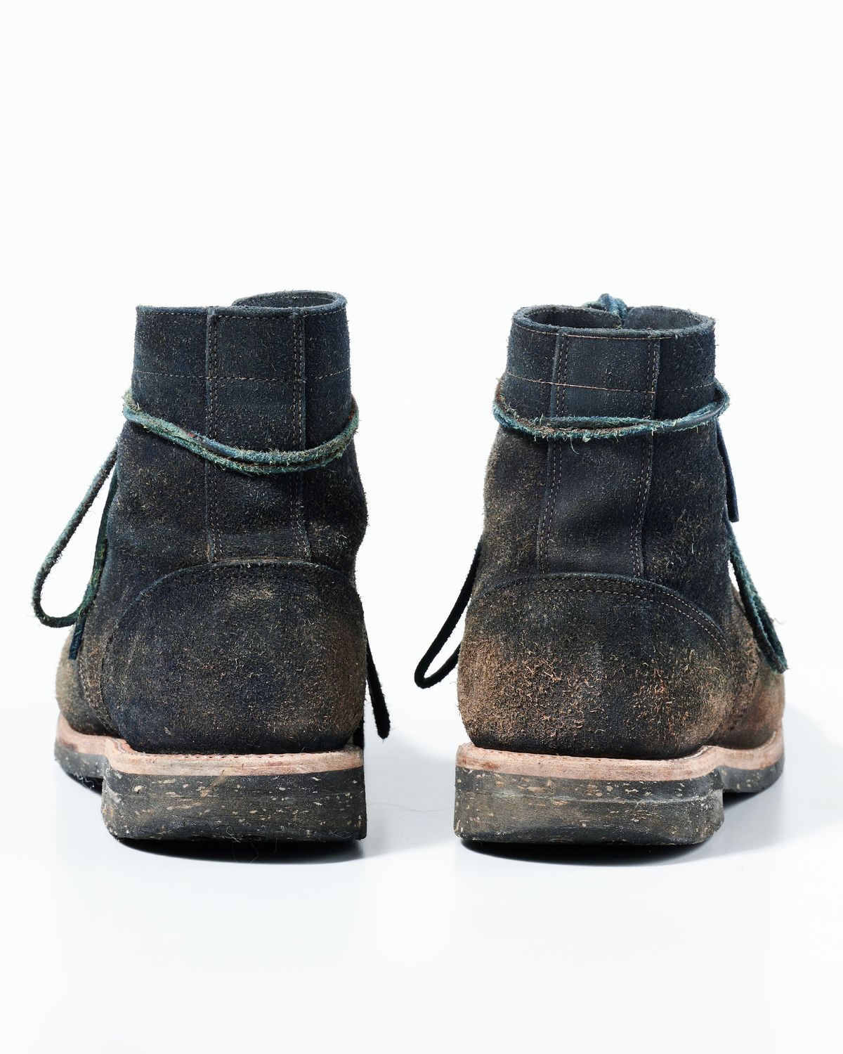 Photo by Brian_Lee on February 5, 2024 of the Oak Street Bootmakers Trench Boot in Horween Natural Indigo Chromexcel Roughout.