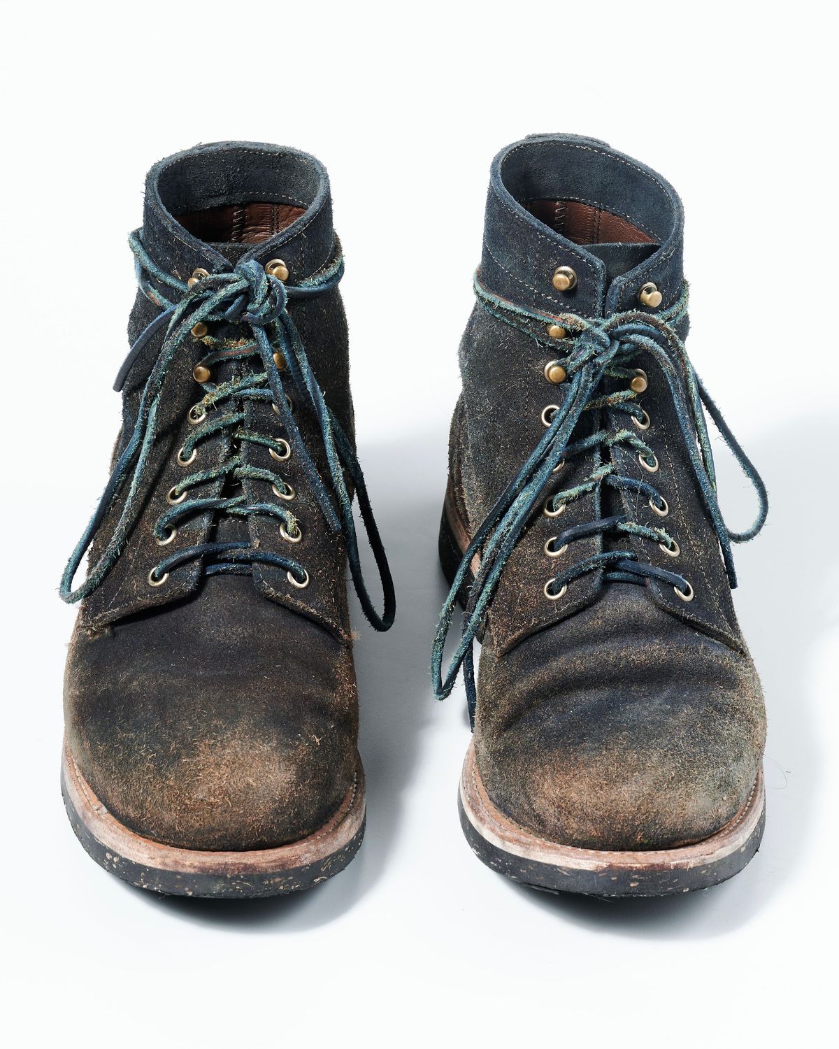 Photo by Brian_Lee on February 5, 2024 of the Oak Street Bootmakers Trench Boot in Horween Natural Indigo Chromexcel Roughout.