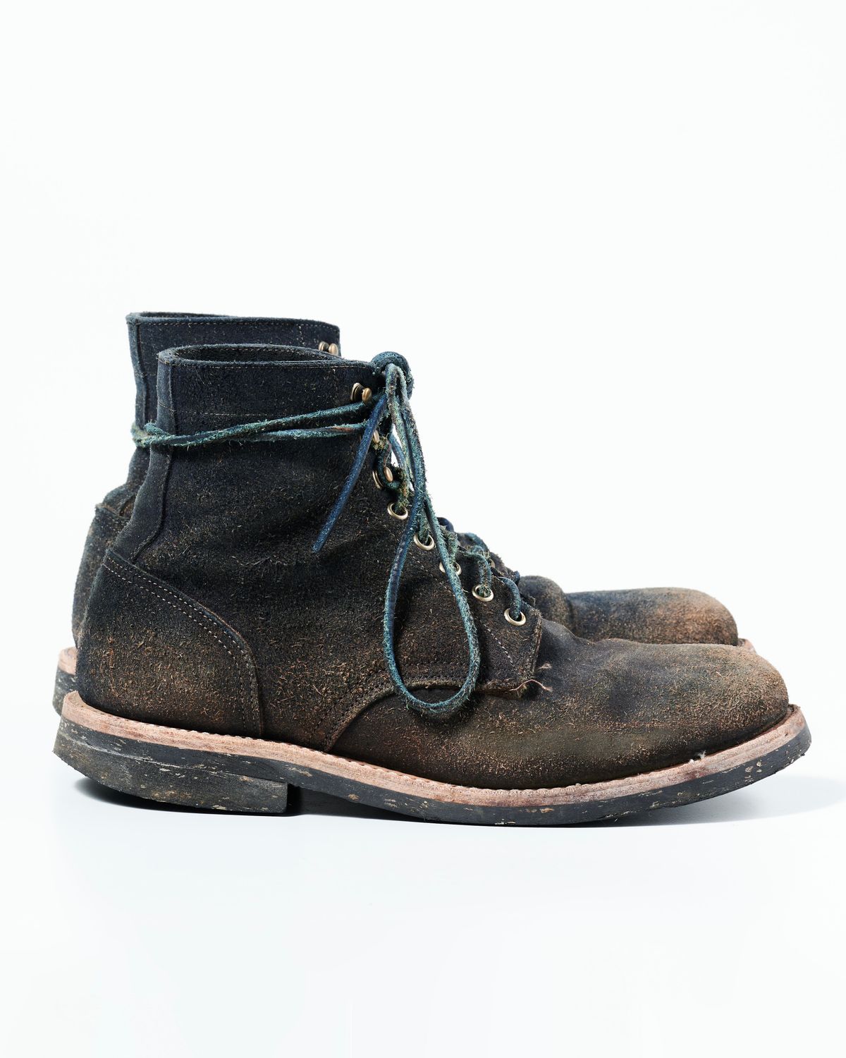 Photo by Brian_Lee on February 5, 2024 of the Oak Street Bootmakers Trench Boot in Horween Natural Indigo Chromexcel Roughout.