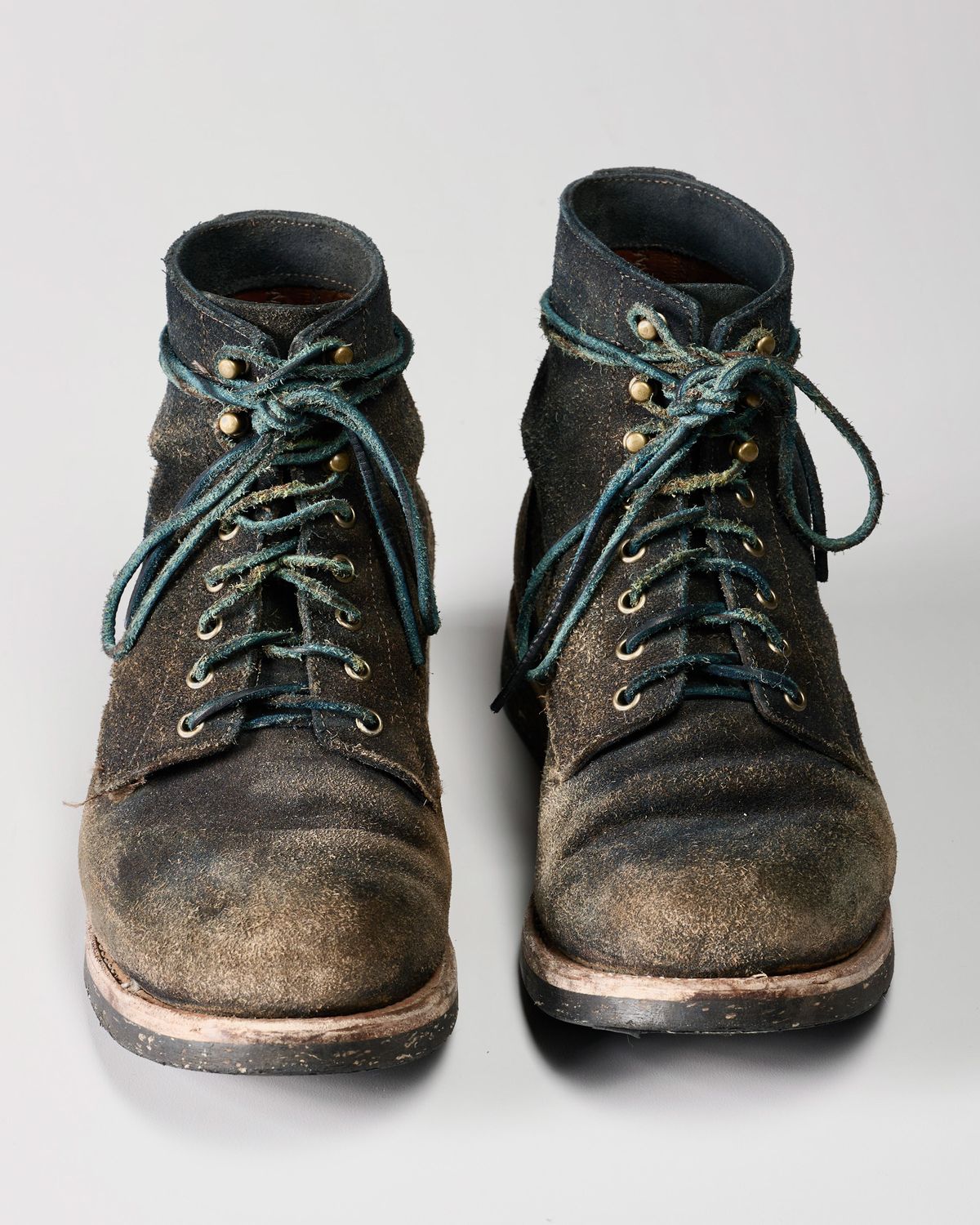 Photo by Brian_Lee on March 5, 2024 of the Oak Street Bootmakers Trench Boot in Horween Natural Indigo Chromexcel Roughout.