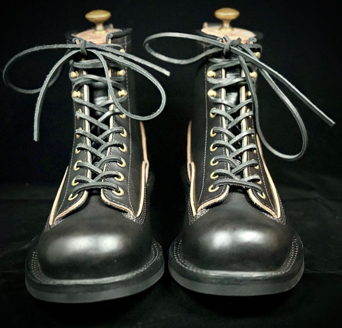 Photo by btstewart on October 1, 2025 of the The Flat Head FN-FB-004 HORSEHIDE LOGGER BOOTS in Black aniline dyed tea core.