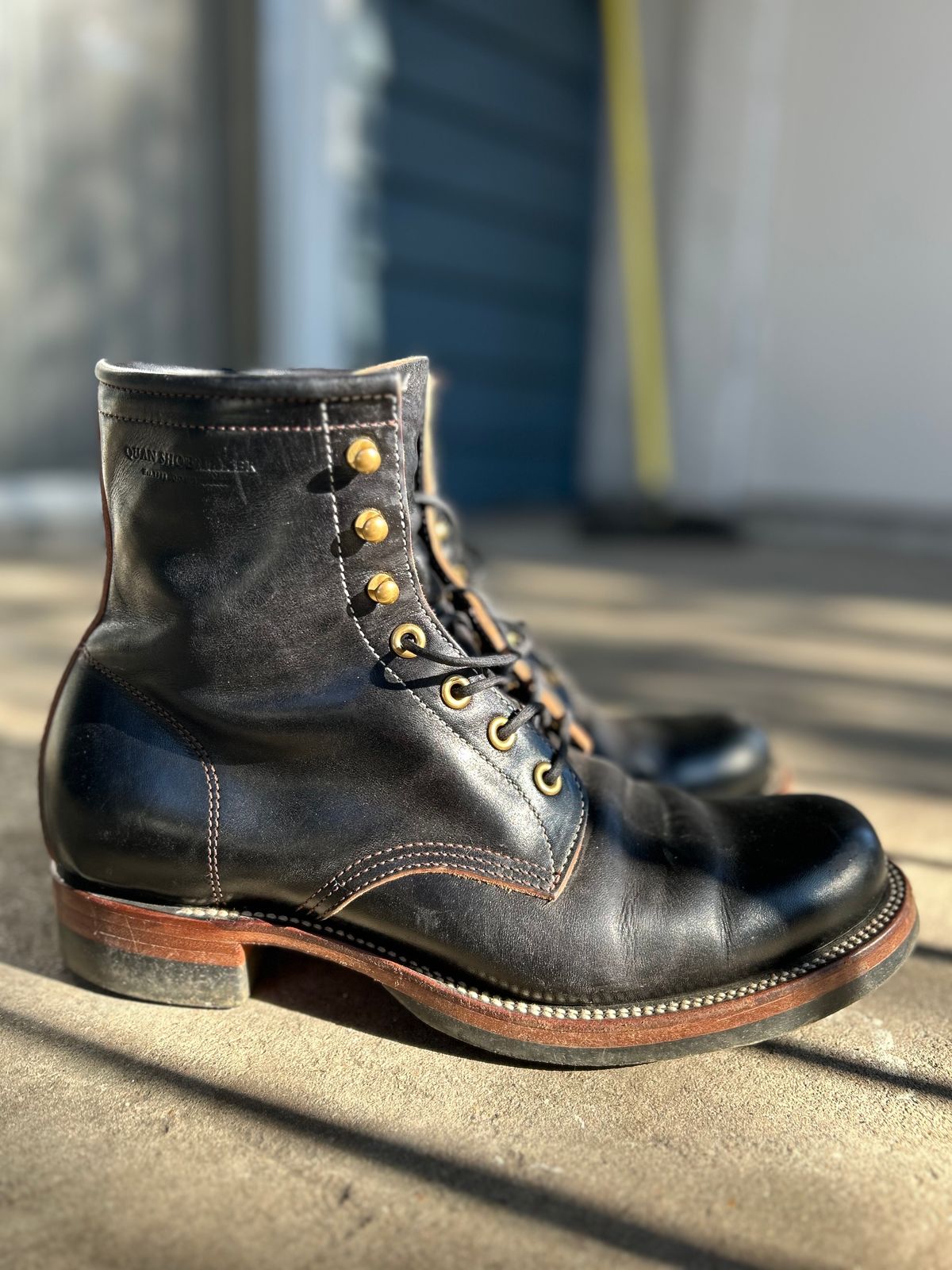 Photo by stepped_in_dookie_again on February 5, 2024 of the Quan Shoemaker Unknown Model in Maryam Black Horsebutt.