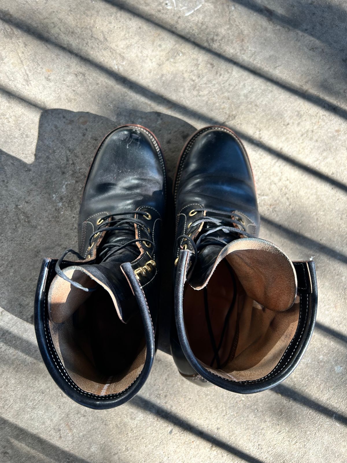 Photo by stepped_in_dookie_again on February 5, 2024 of the Quan Shoemaker Unknown Model in Maryam Black Horsebutt.