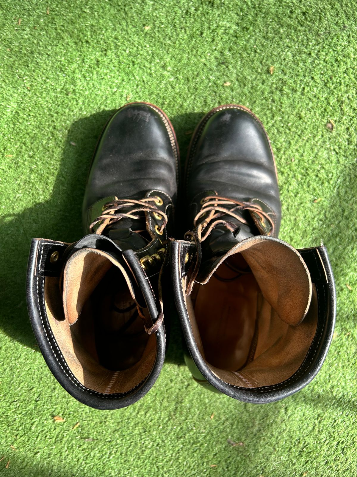 Photo by stepped_in_dookie_again on March 4, 2024 of the Quan Shoemaker Unknown Model in Maryam Black Horsebutt.