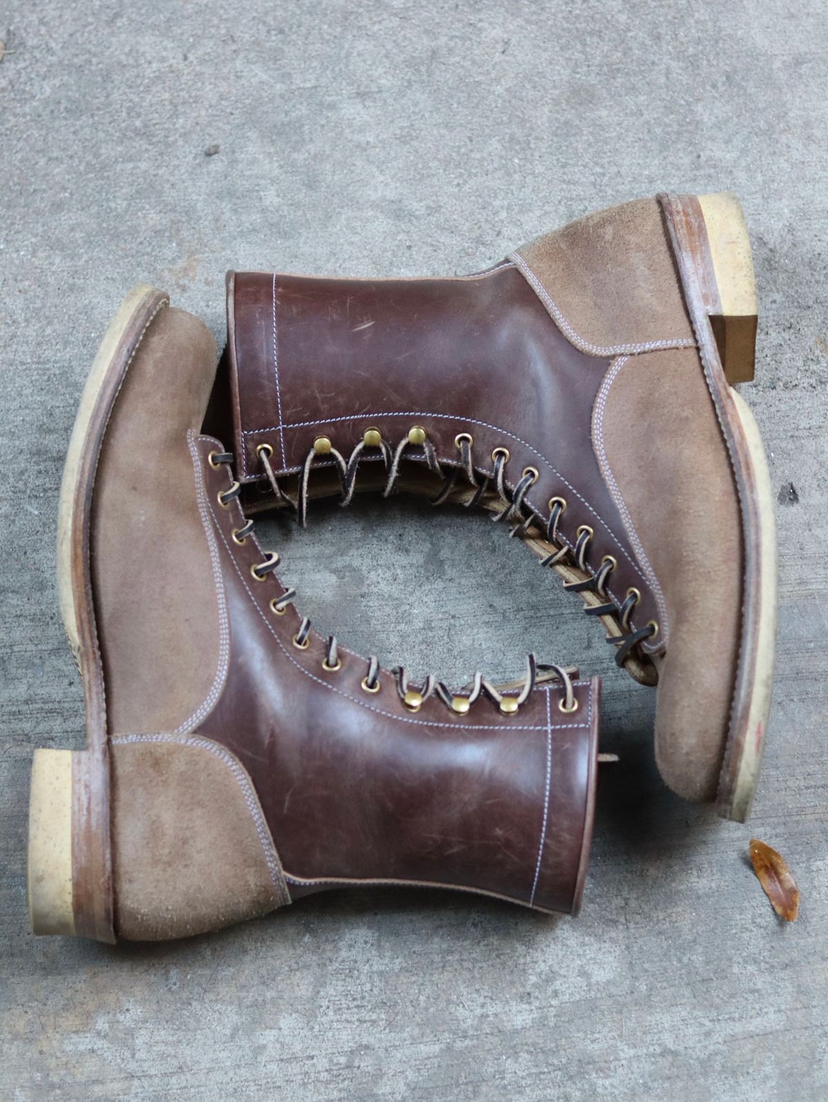 Photo by stepped_in_dookie_again on March 2, 2026 of the Sagara Valiant Old in Sagara Arborwax Amber Smooth & Sagara Arborwax Amber Reverse.