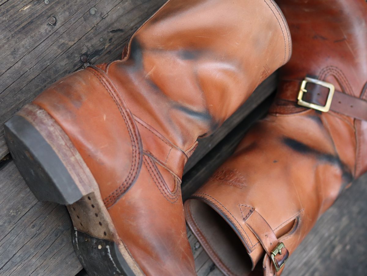 Photo by stepped_in_dookie_again on December 3, 2025 of the Wesco Mister Lou in Maryam Natural Horsehide.