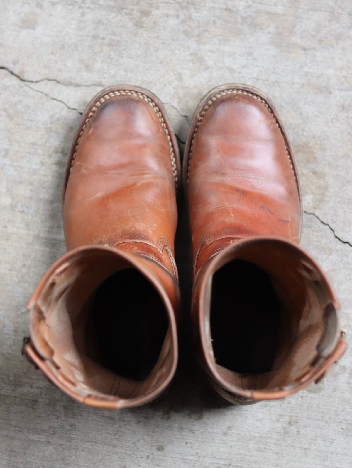 Photo by stepped_in_dookie_again on December 3, 2025 of the Wesco Mister Lou in Maryam Natural Horsehide.