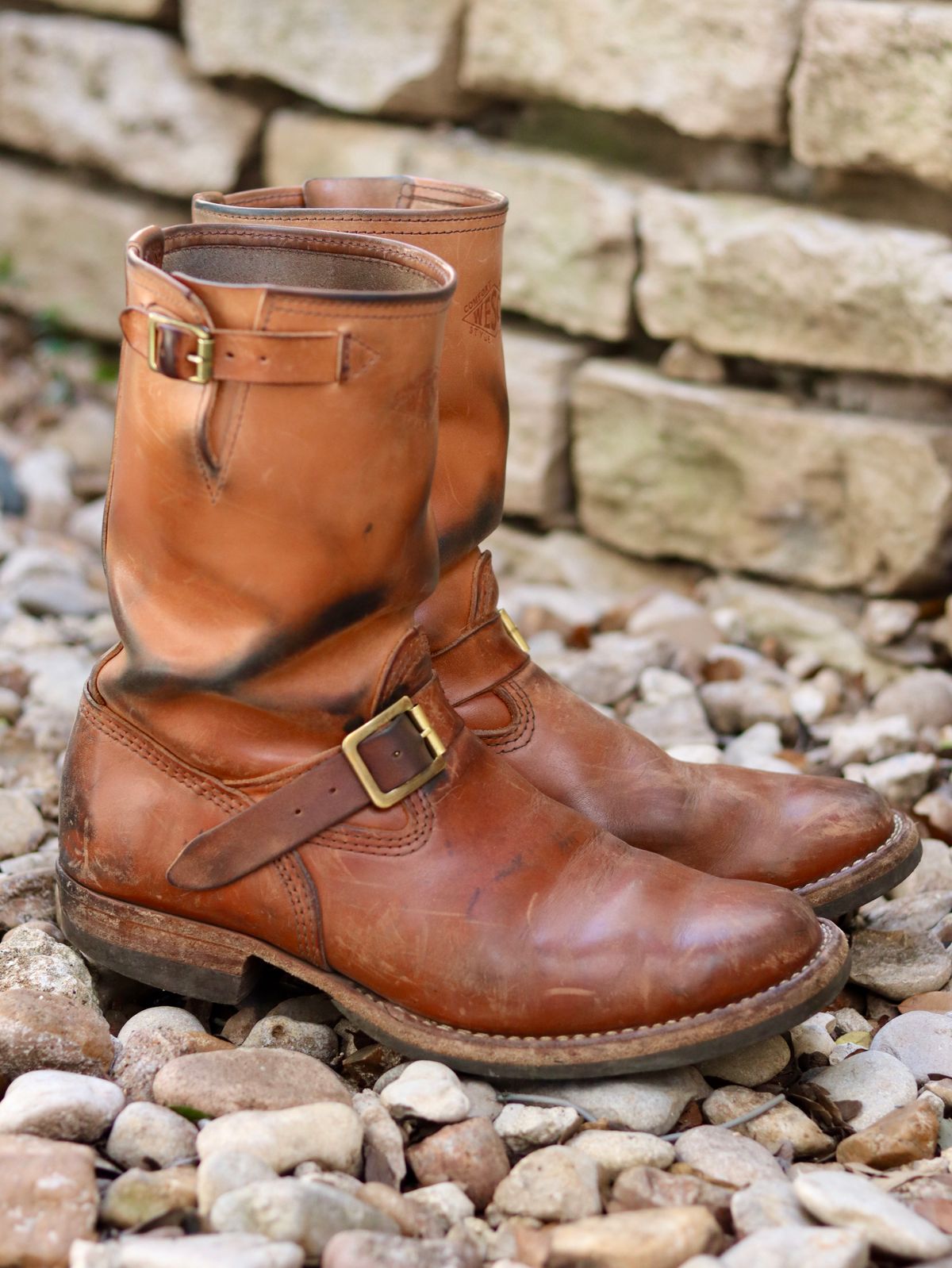 Photo by stepped_in_dookie_again on February 4, 2026 of the Wesco Mister Lou in Maryam Natural Horsehide.