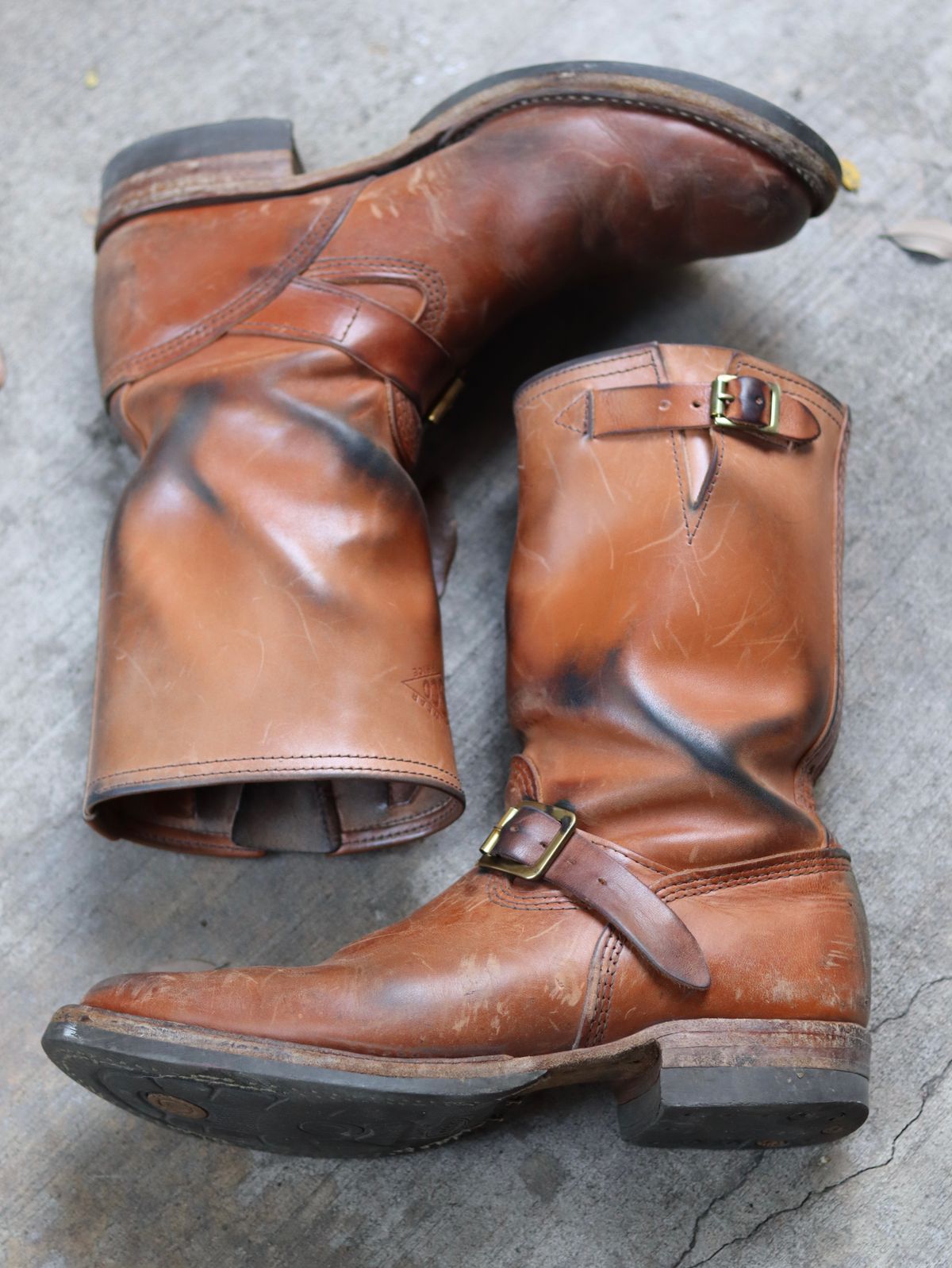 Photo by stepped_in_dookie_again on March 3, 2026 of the Wesco Mister Lou in Maryam Natural Horsehide.