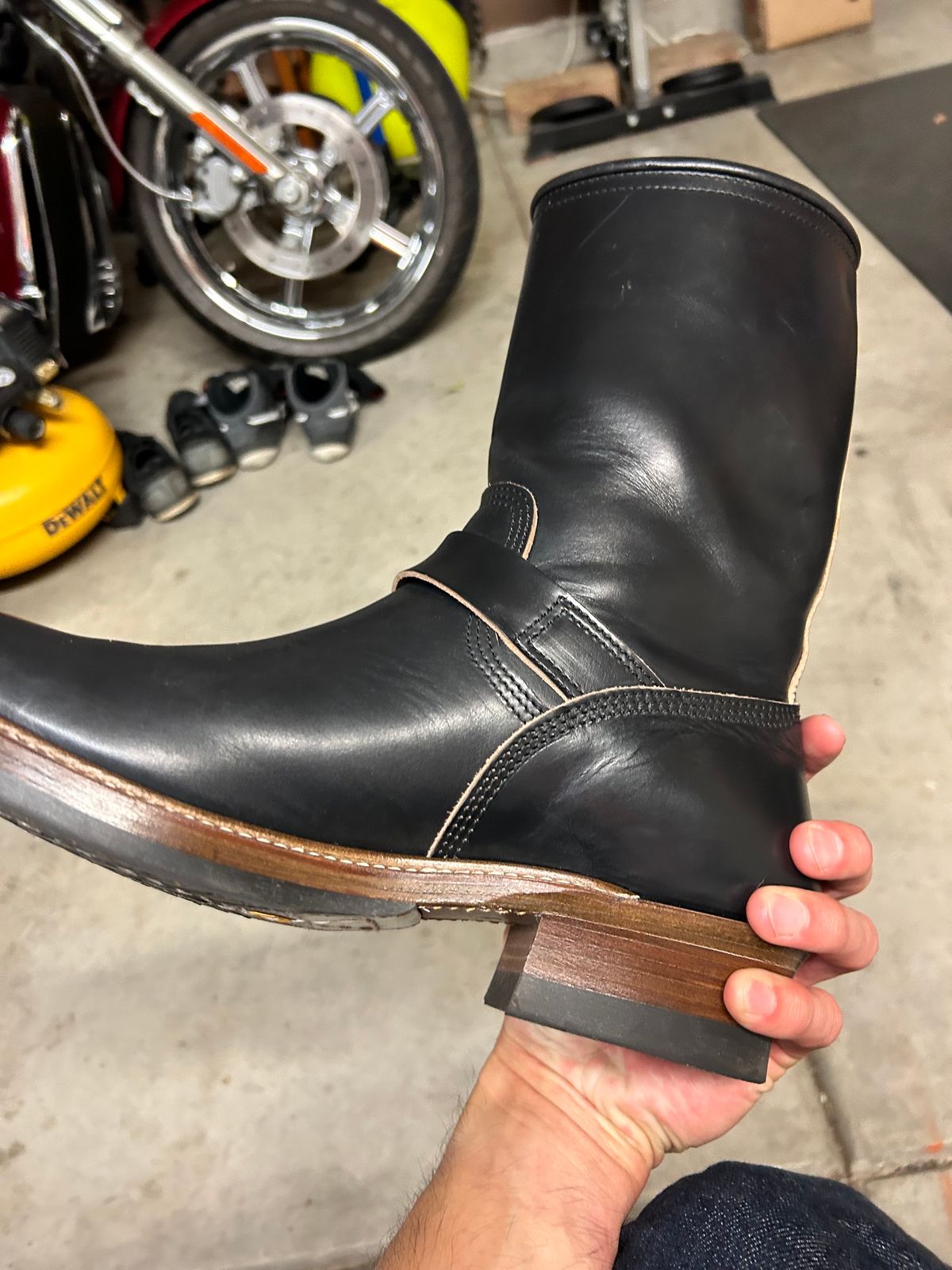 Photo by stepped_in_dookie_again on May 25, 2023 of the John Lofgren Wabash Engineer Boots in Horween Black Chromexcel.